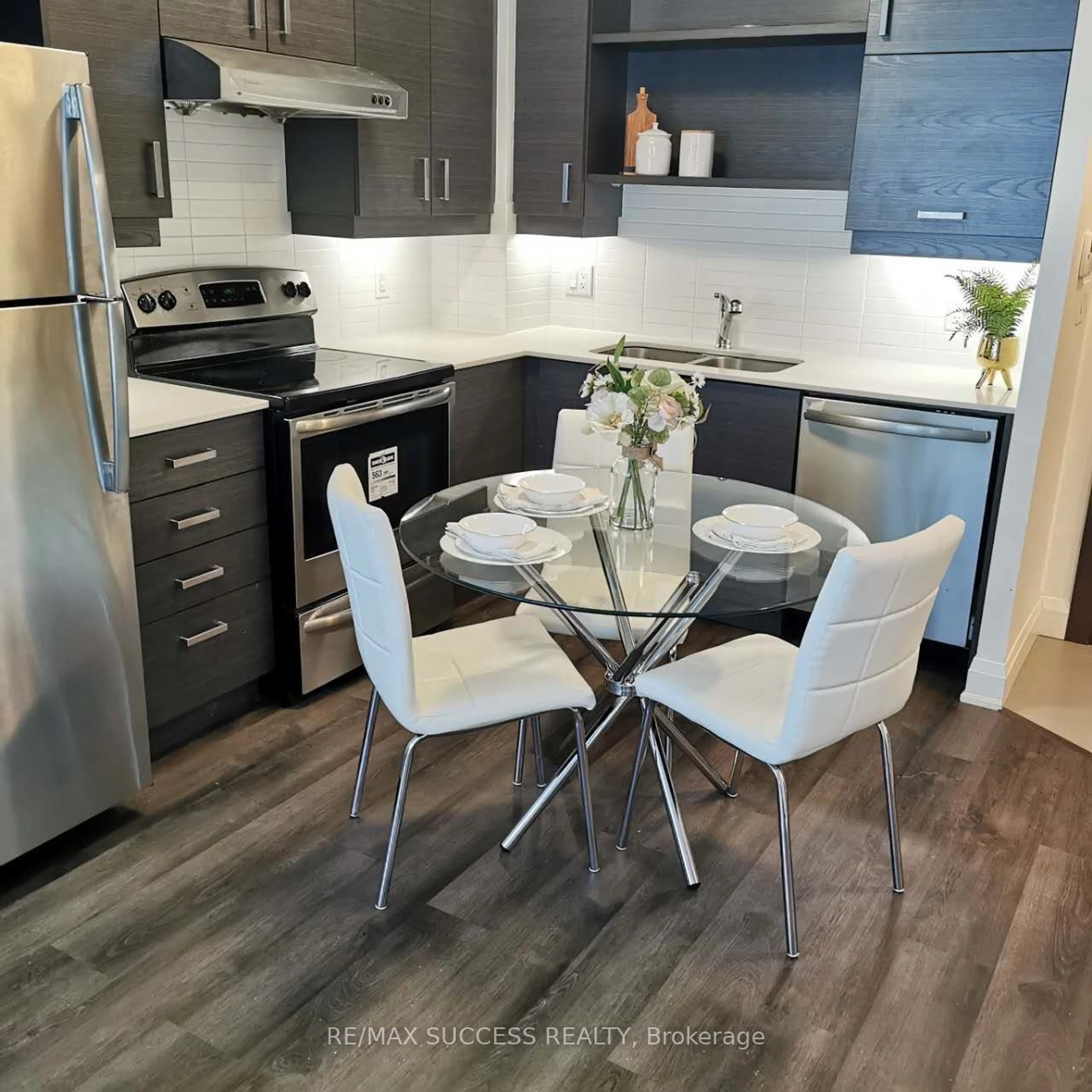 Open concept kitchen for 1 Uptown Dr #108, Markham Ontario L3R 5C1