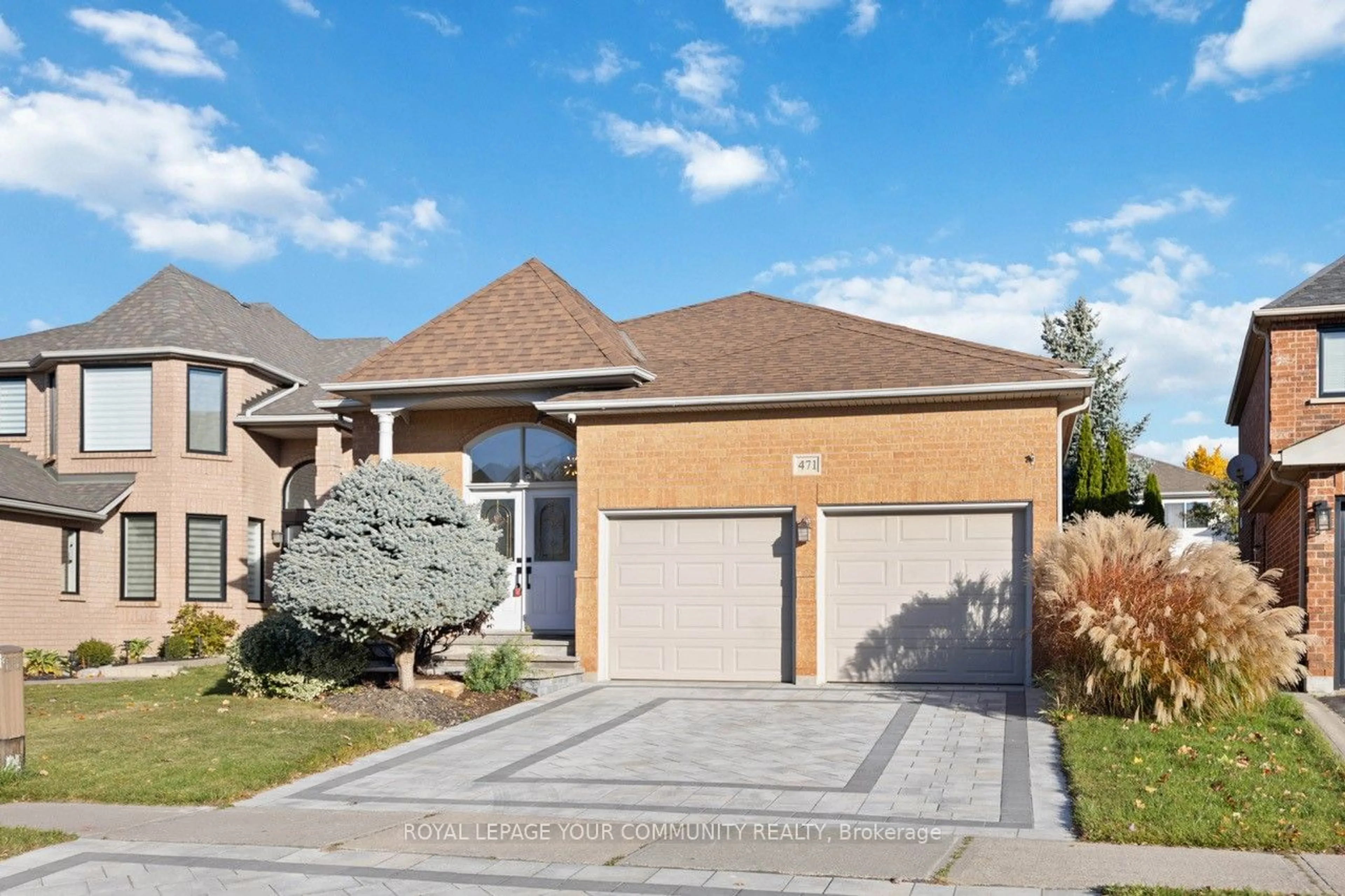 Frontside or backside of a home, the street view for 471 Silken Laumann Dr, Newmarket Ontario L3X 2H9