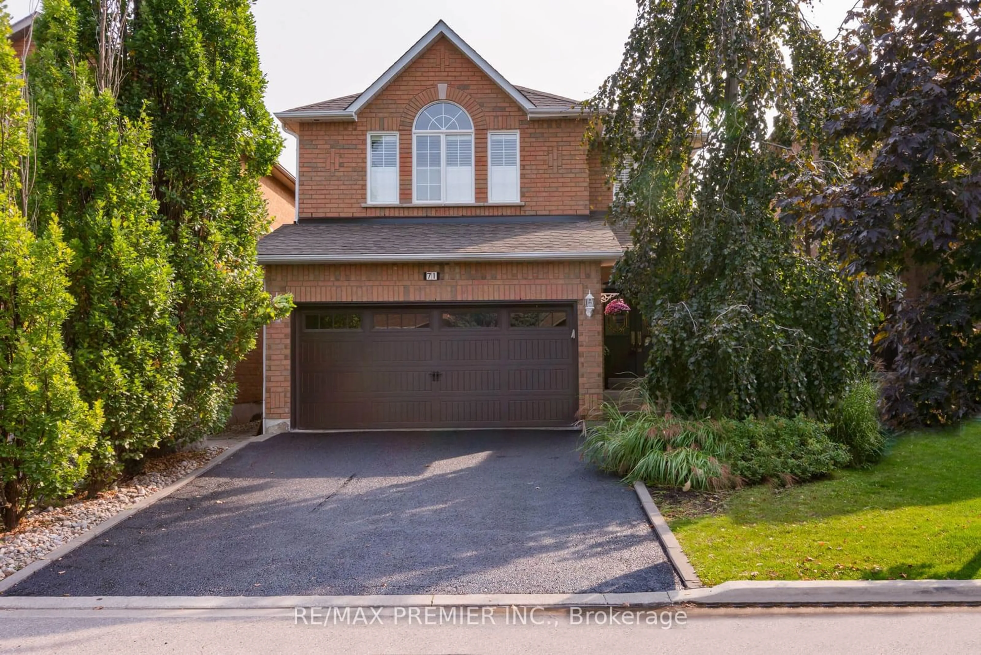 Frontside or backside of a home, the street view for 71 Sgotto Blvd, Vaughan Ontario L4H 1W8