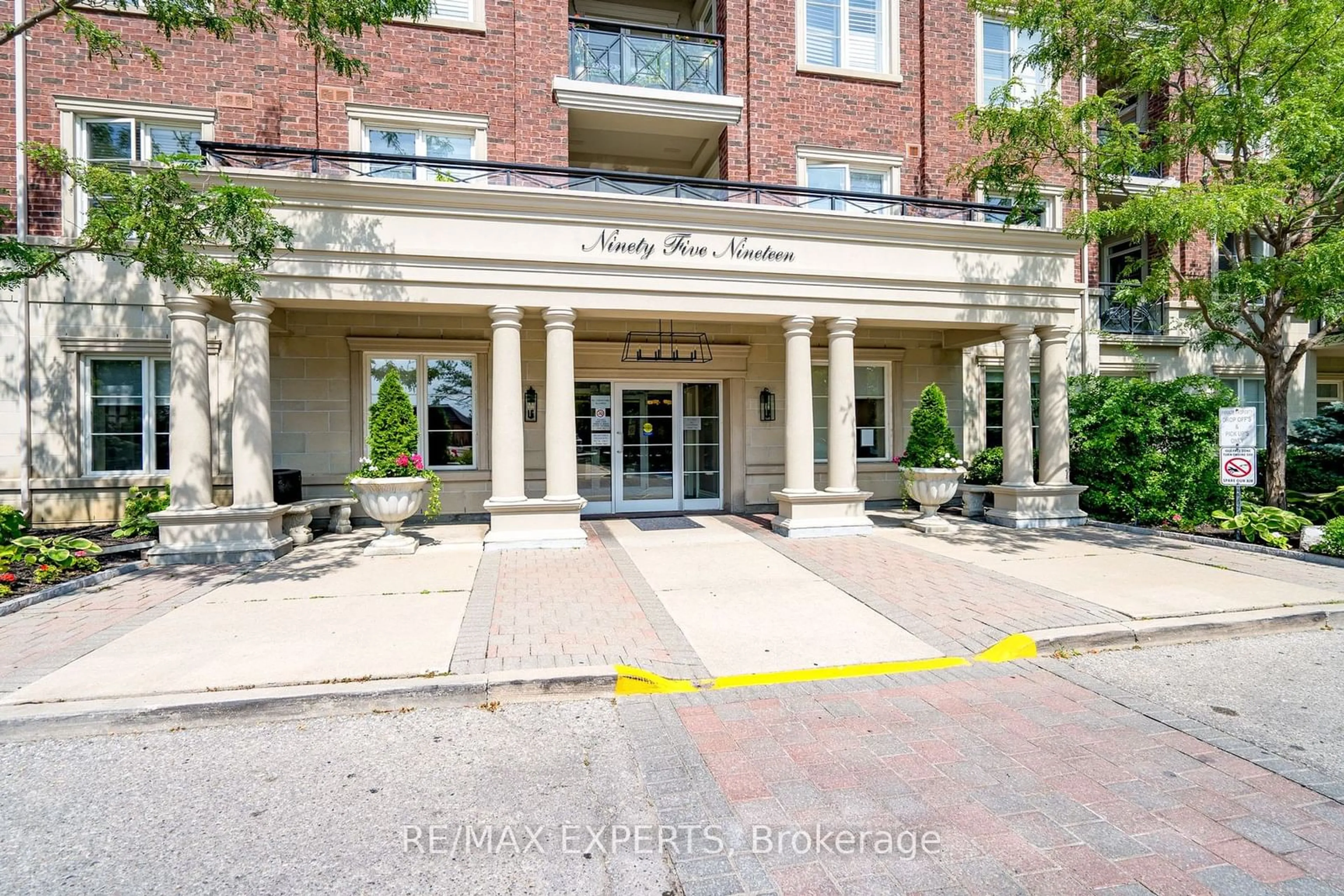 A pic from exterior of the house or condo, the front or back of building for 9519 Keele St #129, Vaughan Ontario L6A 4A2