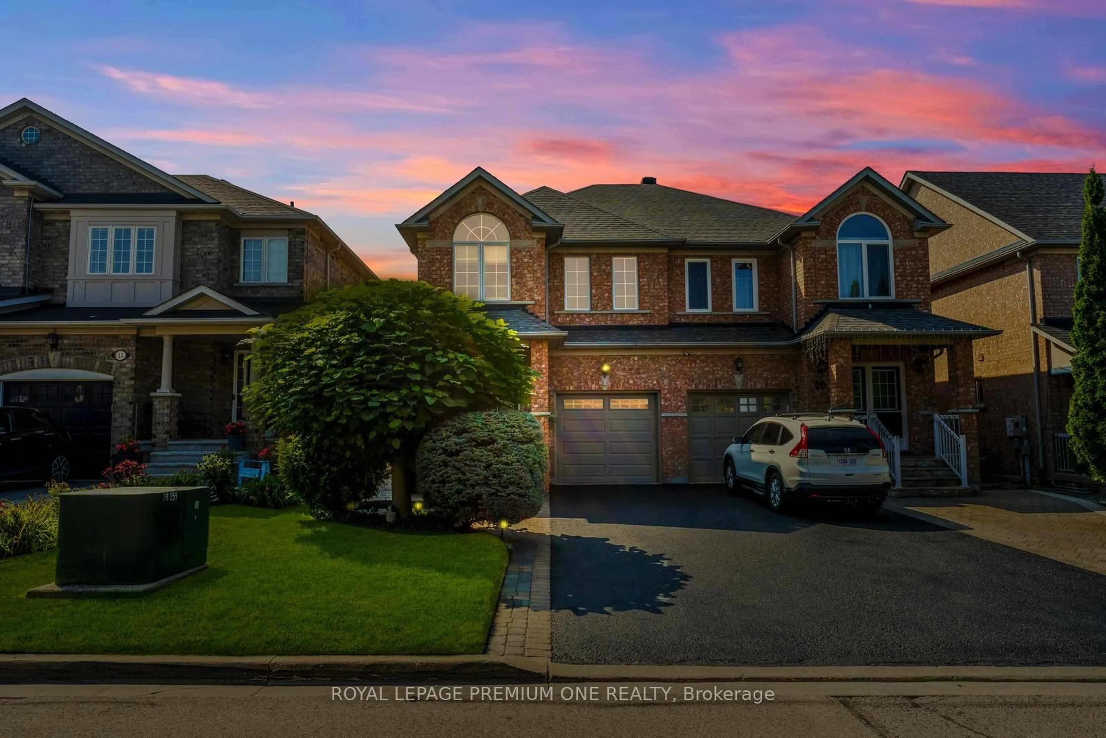 Frontside or backside of a home, the street view for 31 Neuchatel Ave, Vaughan Ontario L4H 2Y2