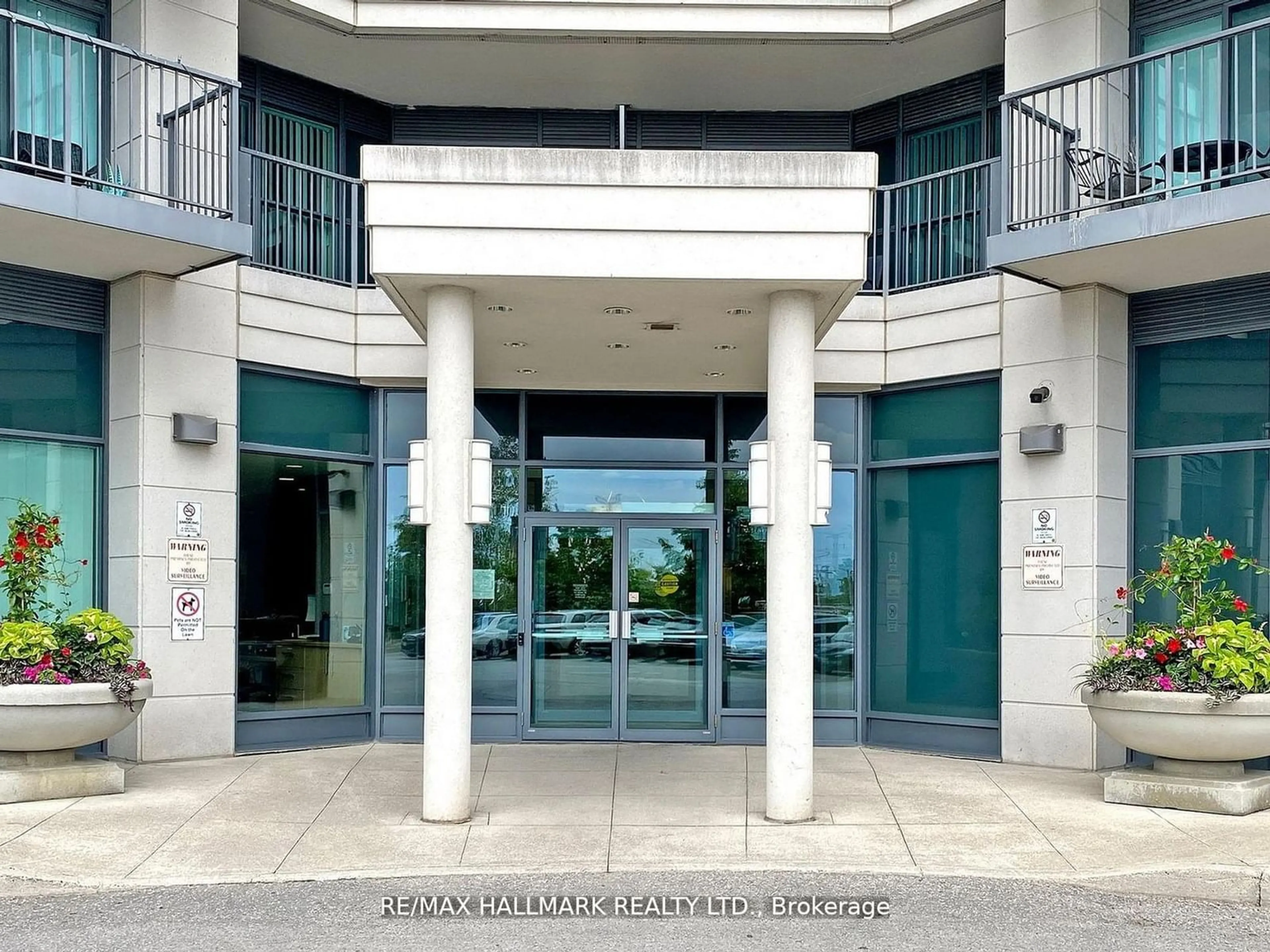 Indoor foyer, ceramic floors for 185 Oneida Cres #503, Richmond Hill Ontario L4B 0B1