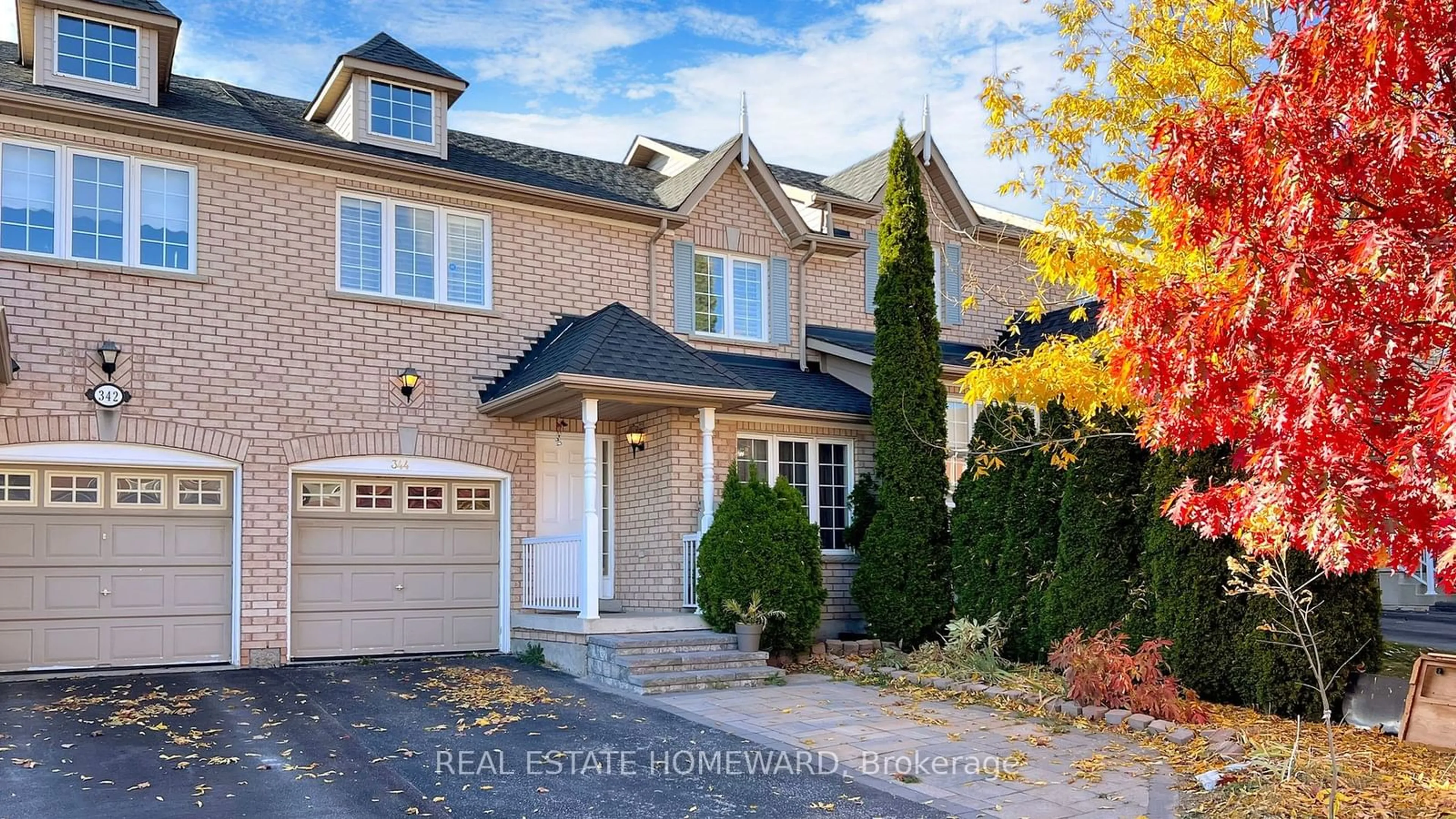 A pic from exterior of the house or condo, the street view for 344 Wood Duck Lane, Newmarket Ontario L3X 2X8