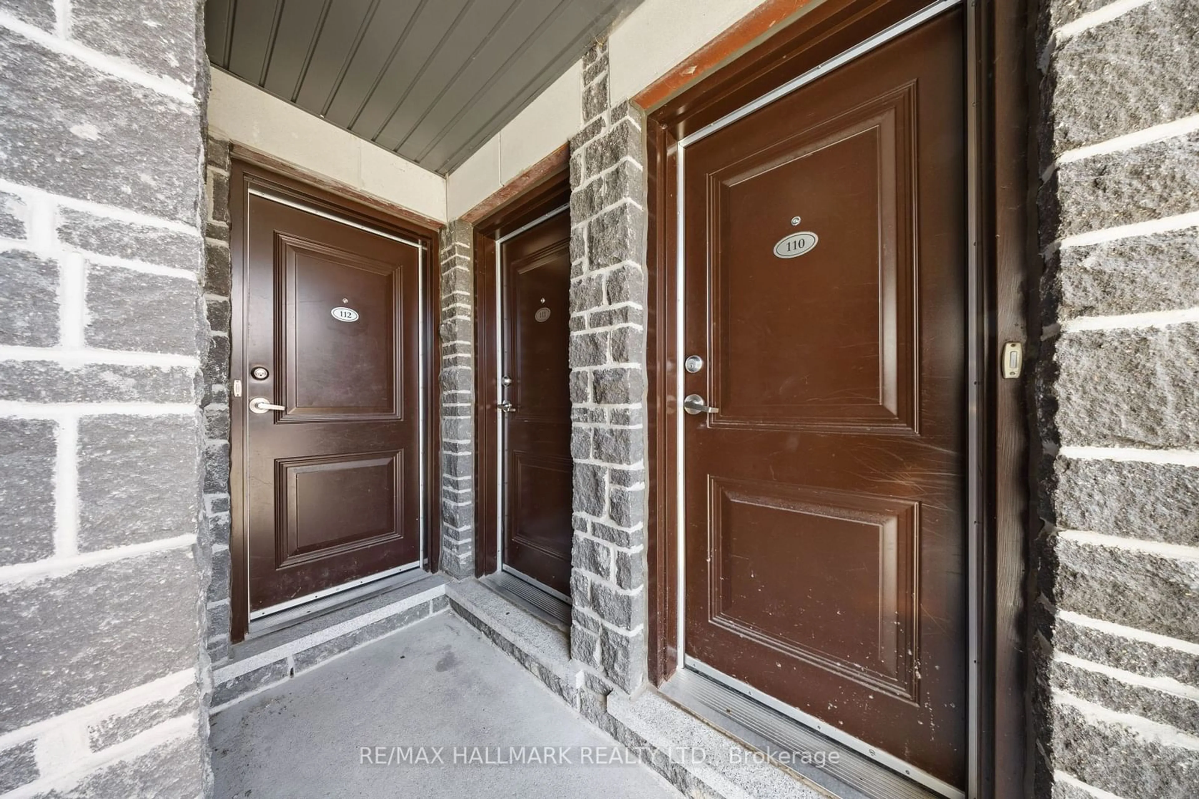 Indoor entryway, wood floors for 2 Dunsheath Way #111, Markham Ontario L6B 0A3