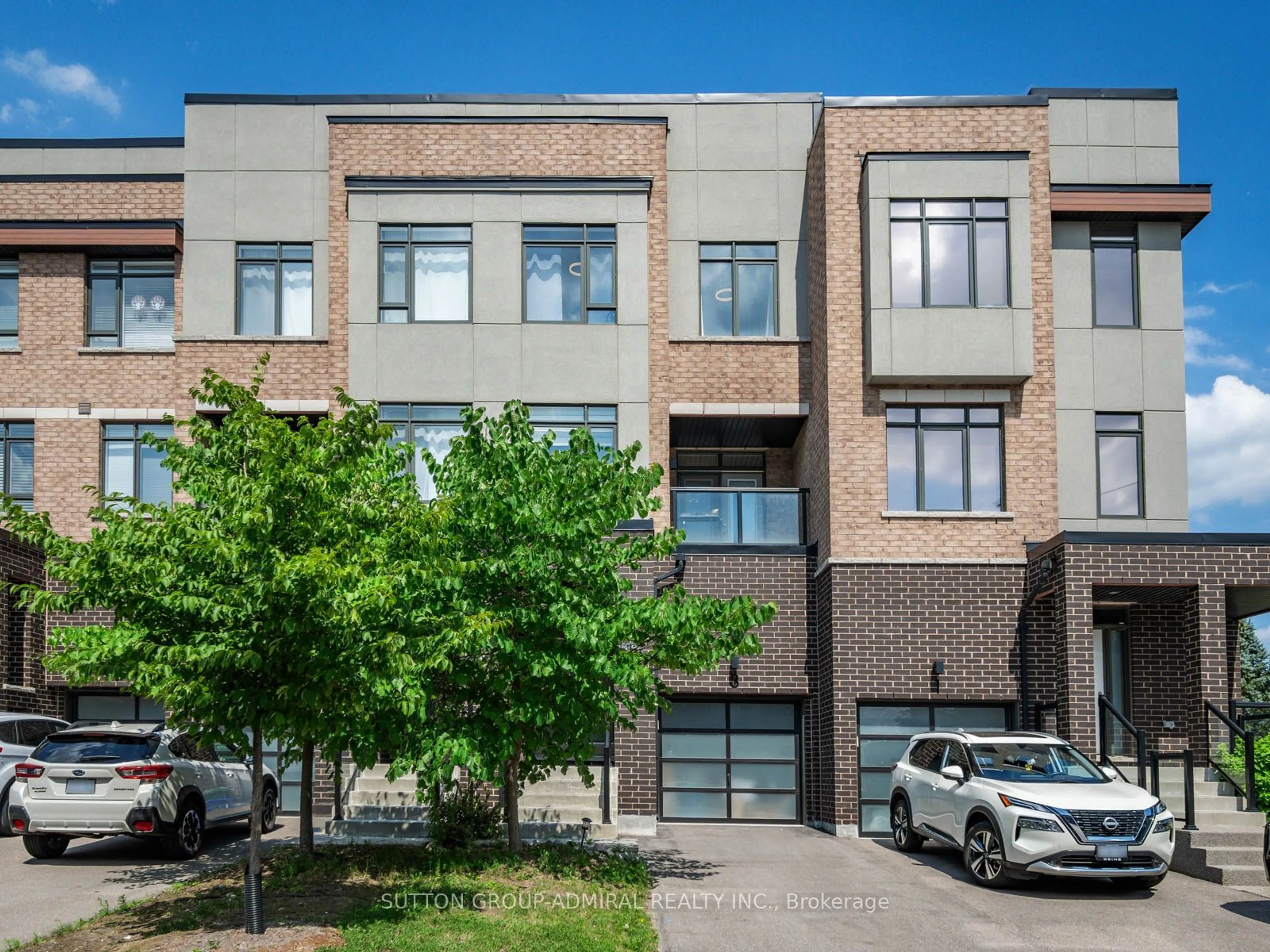 A pic from exterior of the house or condo, the front or back of building for 3 Glenngarry Cres, Vaughan Ontario L6A 4Z4