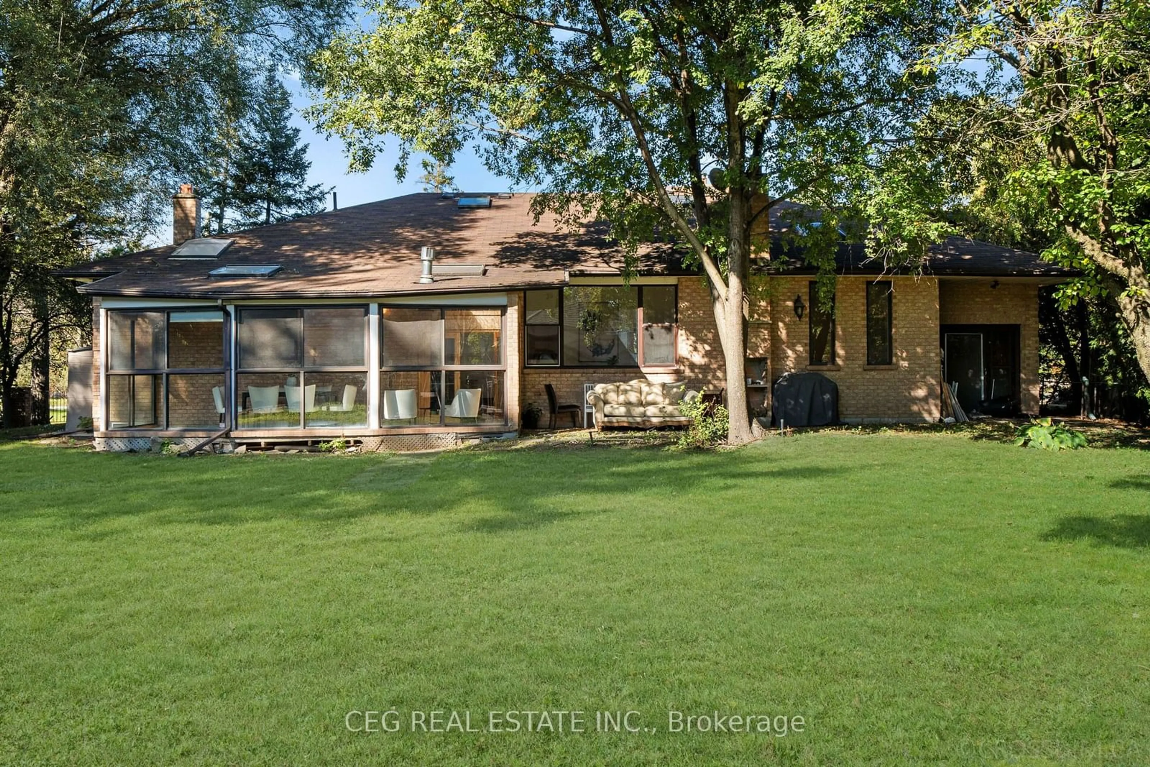 Frontside or backside of a home, cottage for 19 Helen Ave, Vaughan Ontario L4J 1J6