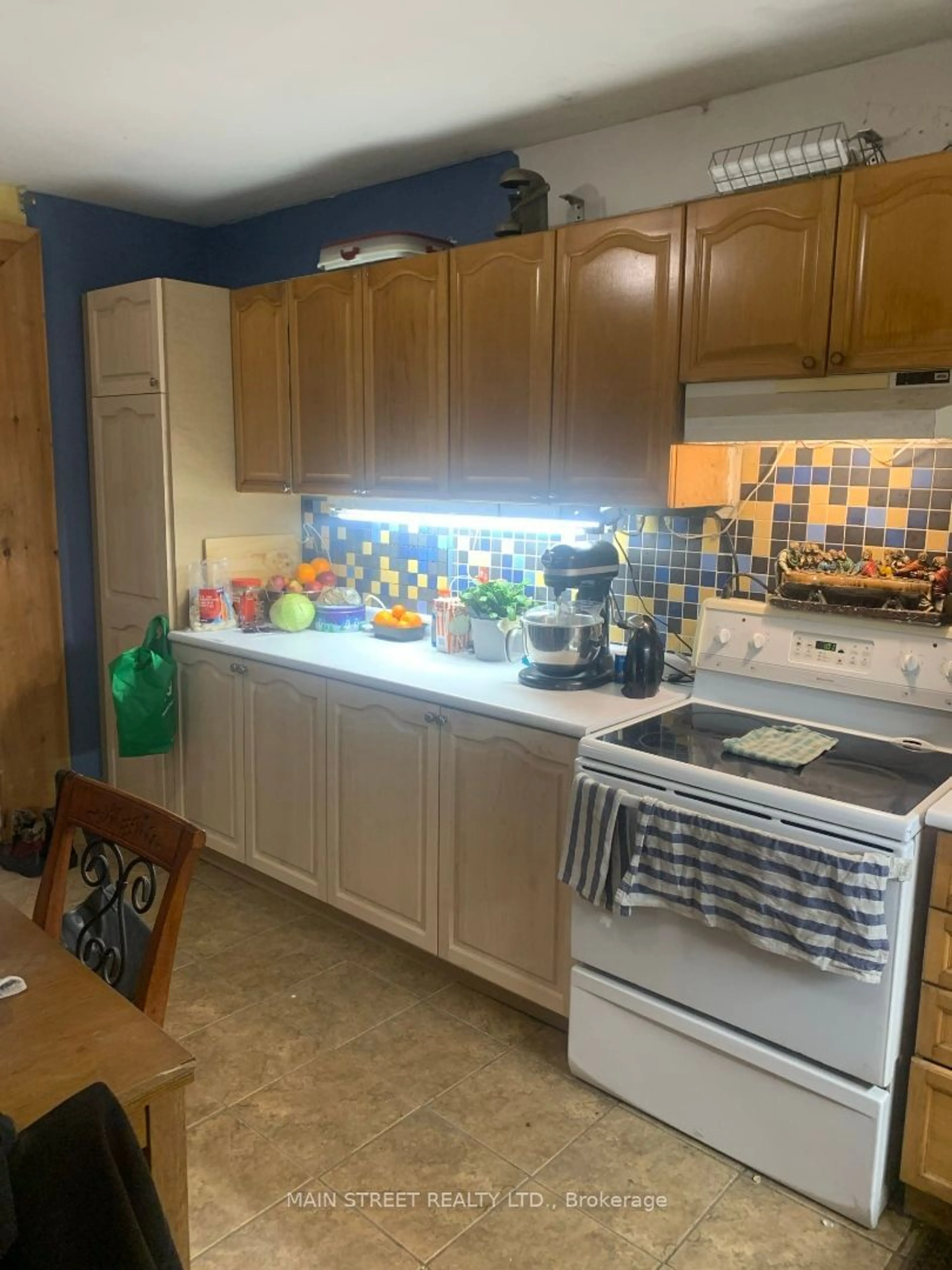 Standard kitchen for 28099 48, Georgina Ontario L0E 1N0