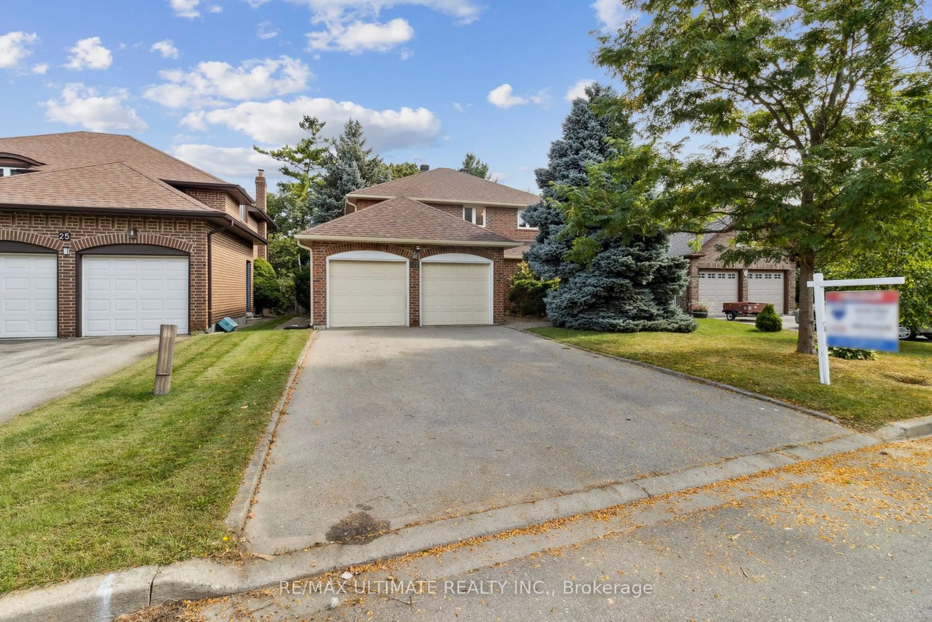 Frontside or backside of a home, the street view for 27 Blackwell Crt, Markham Ontario L3R 0C5