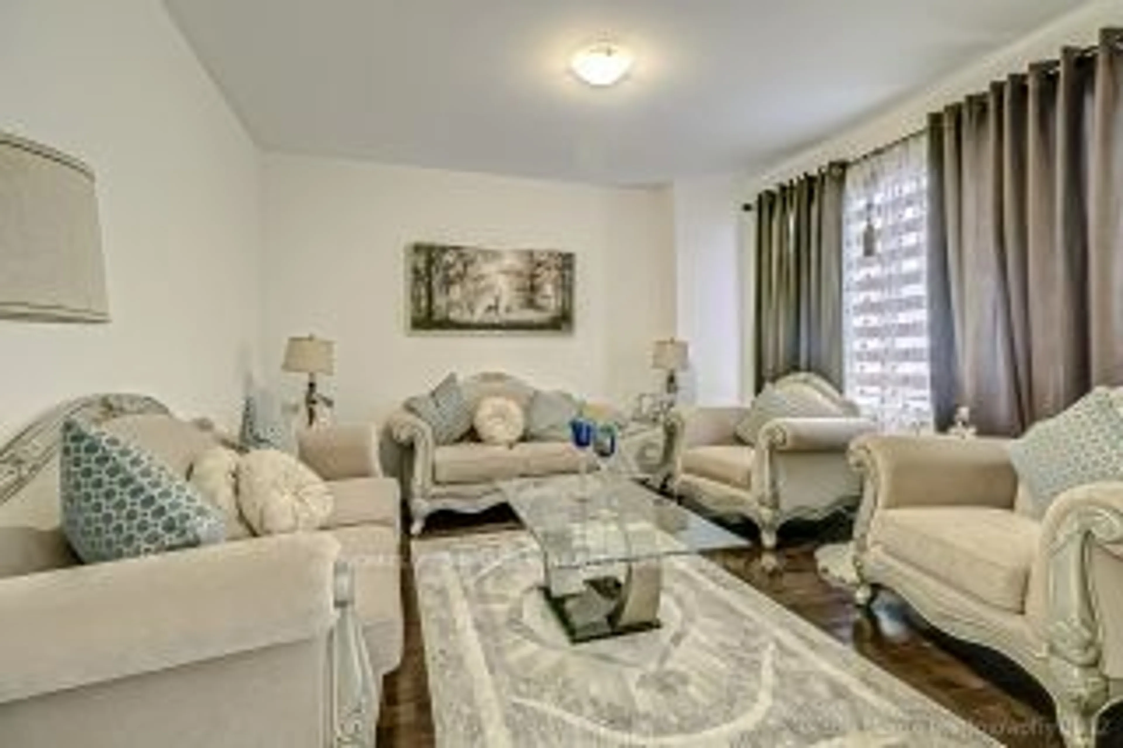 Living room, carpet floors for 245 Danny Wheeler Blvd, Georgina Ontario L4P 0J8