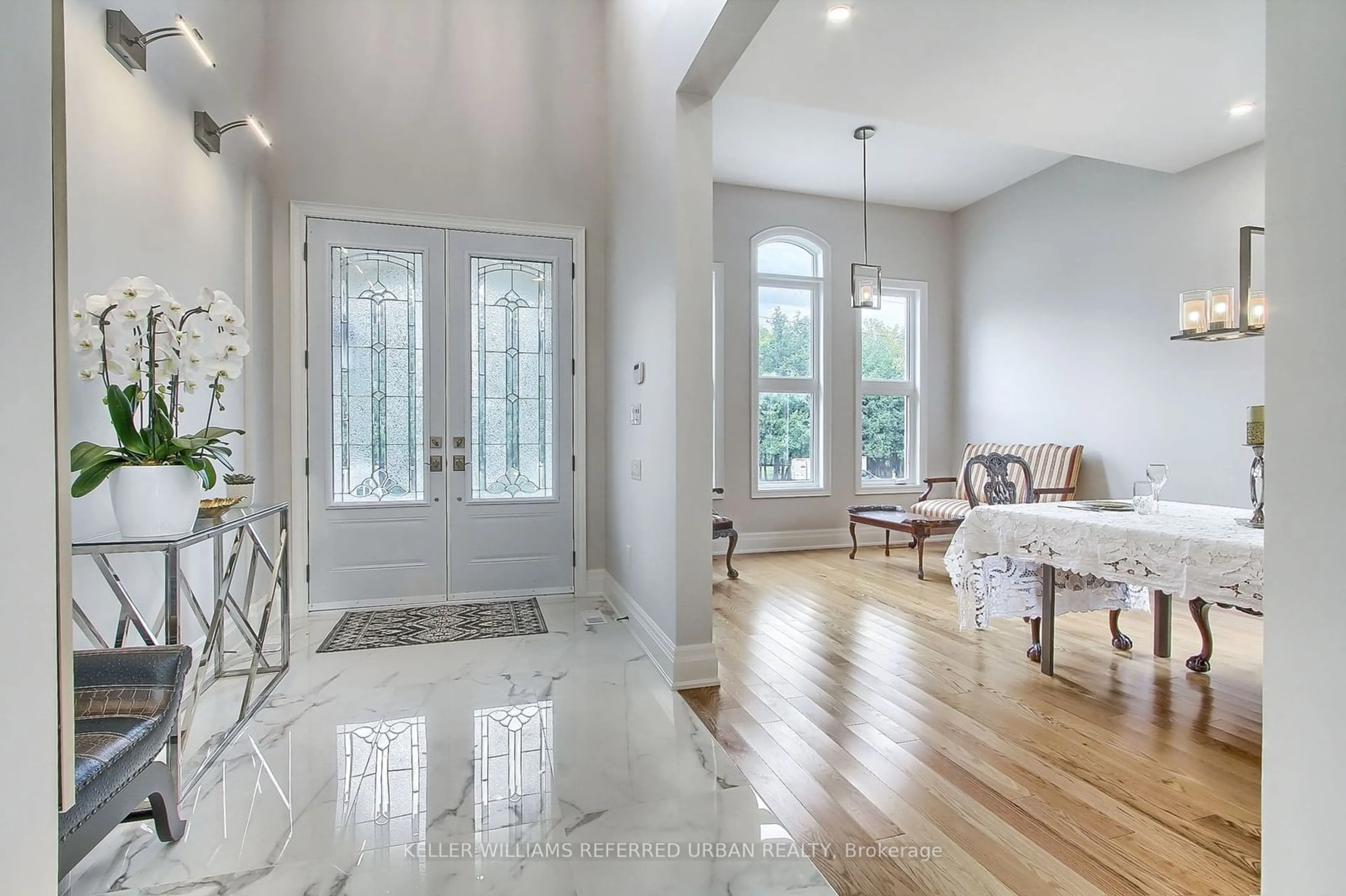 Indoor entryway, wood floors for 70 Brule Lake Way, Georgina Ontario L0E 1L0