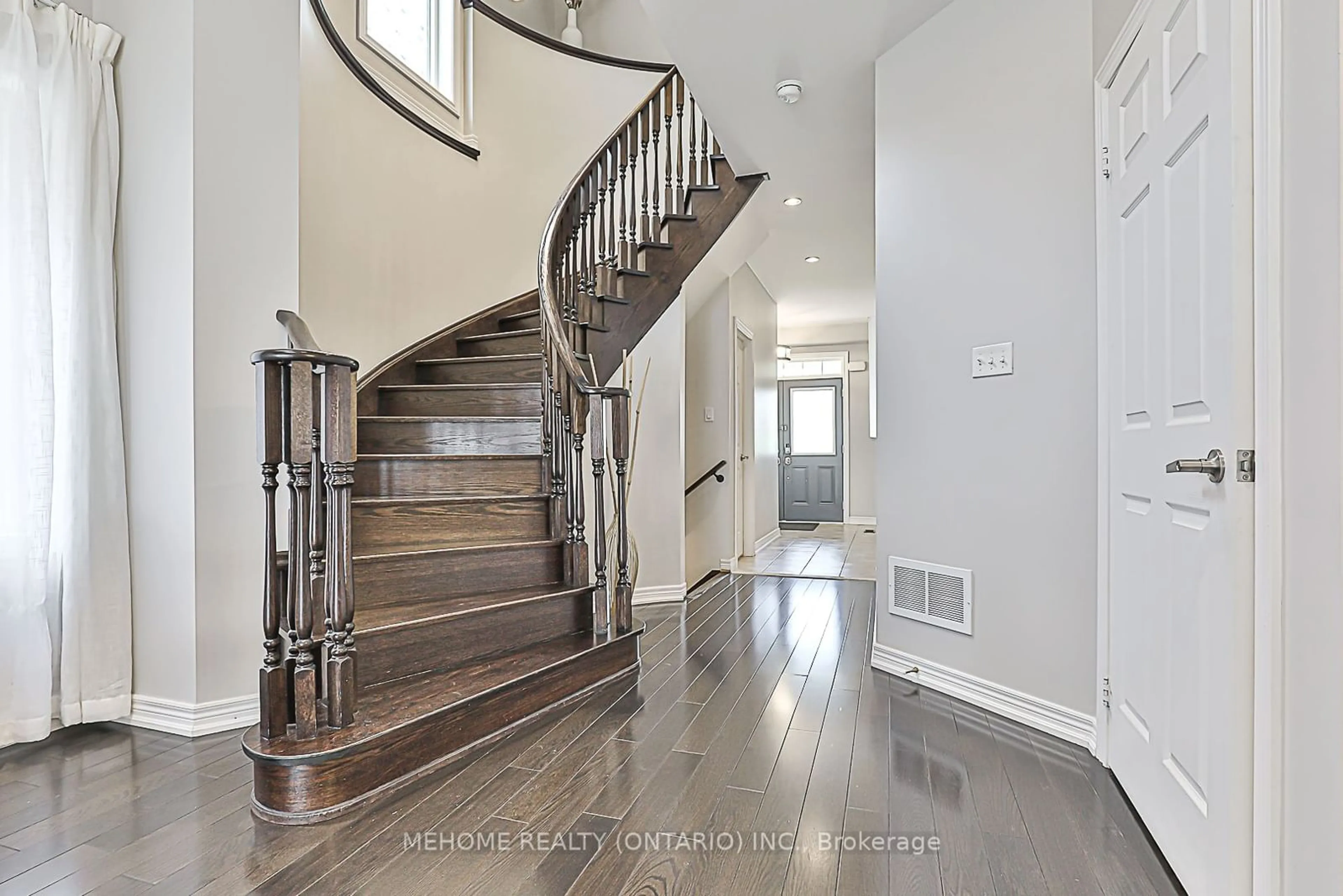 Stairs for 51 Beckett Ave, Markham Ontario L6C 0T3