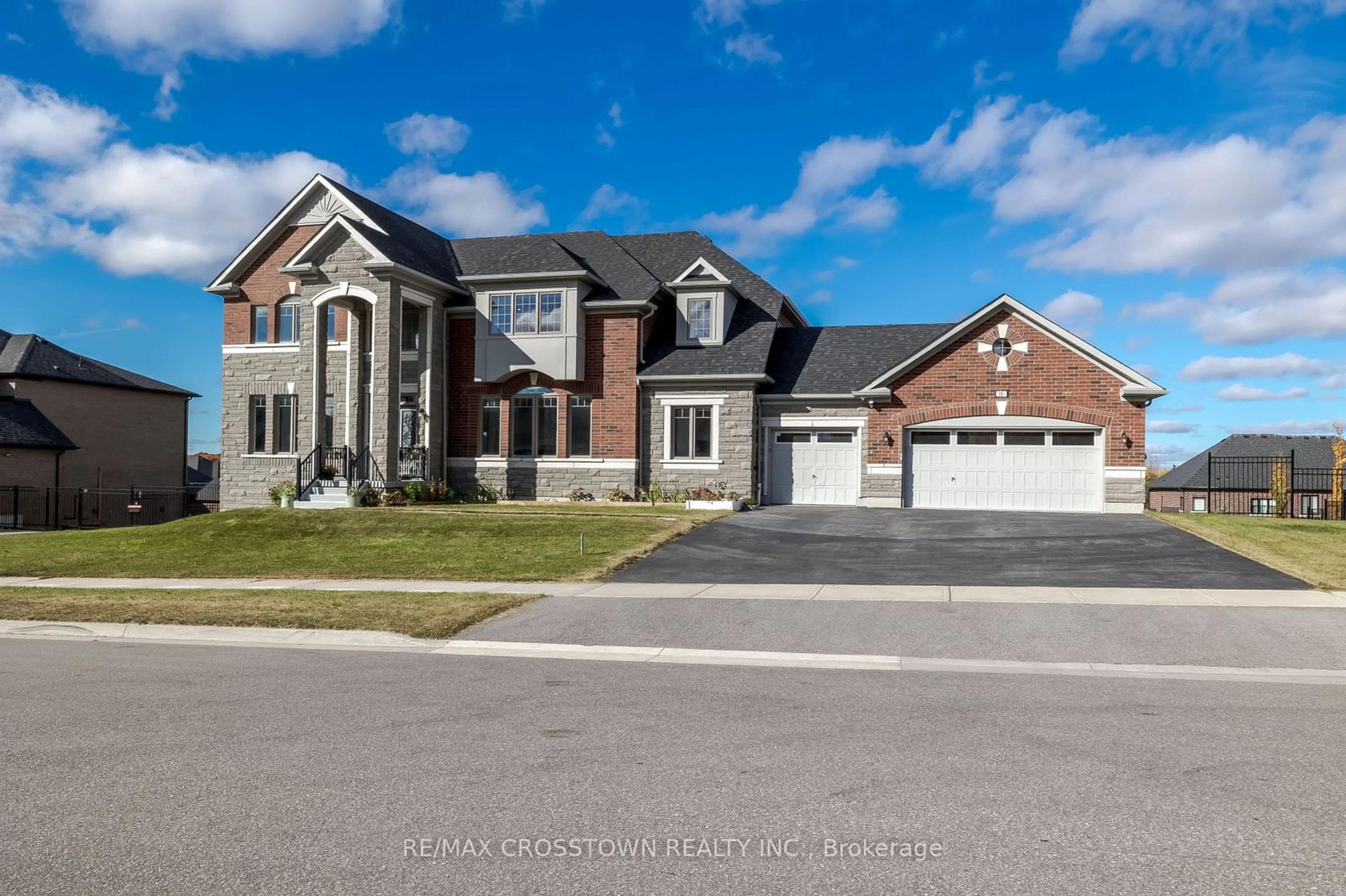 Frontside or backside of a home, the street view for 10 Stewart Cres, Essa Ontario L0L 2N0