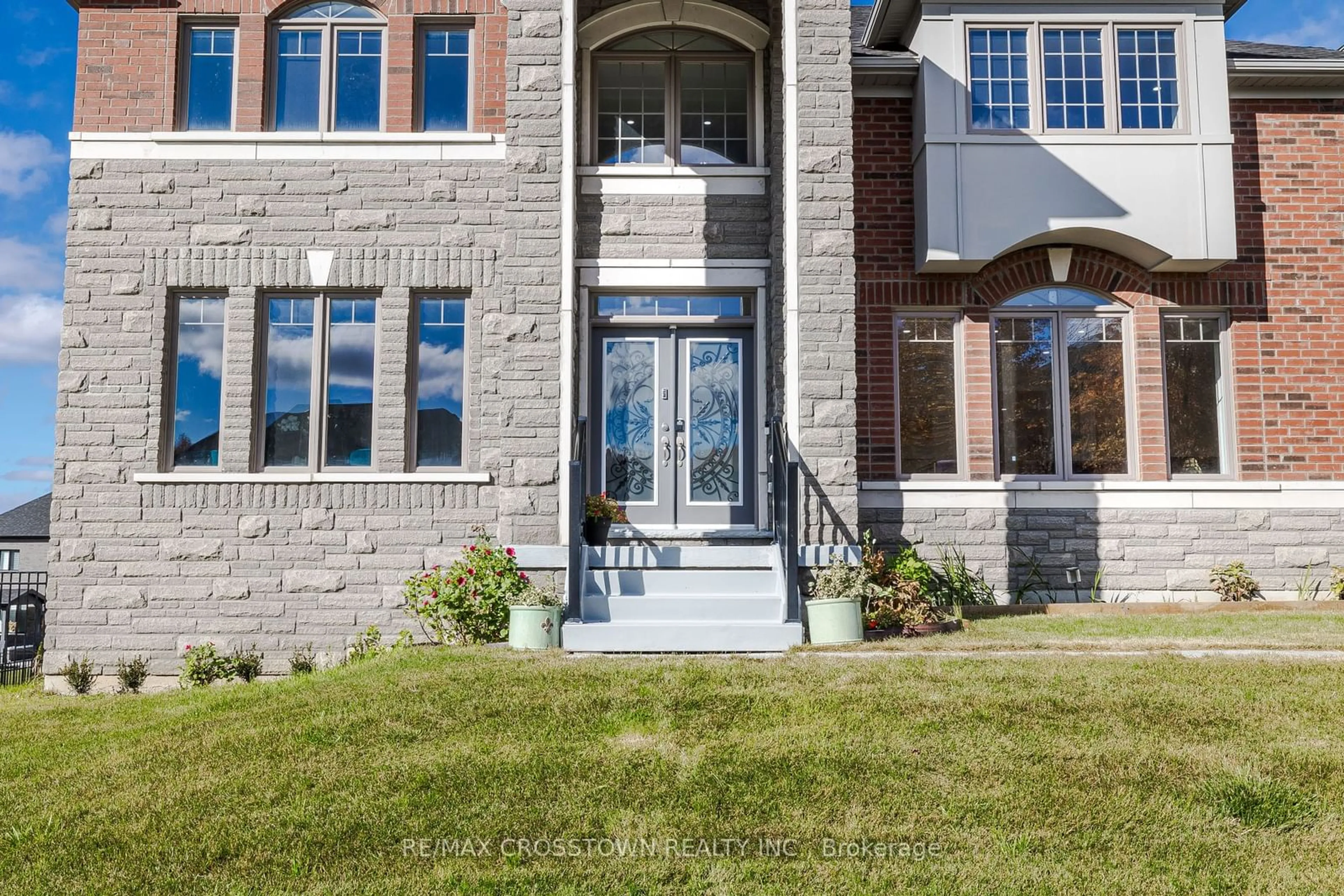 Home with brick exterior material for 10 Stewart Cres, Essa Ontario L0L 2N0