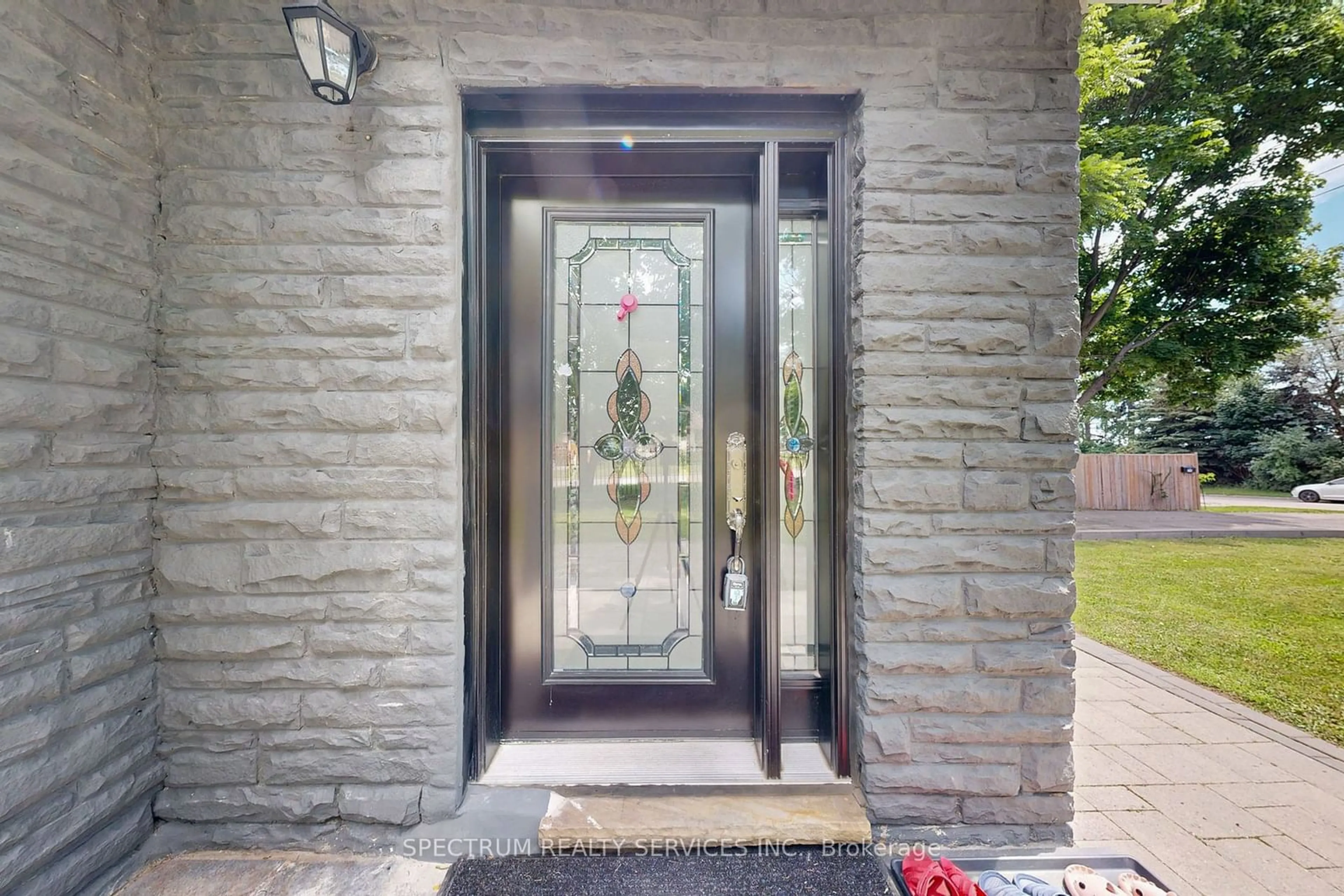 Indoor entryway, wood floors for 174 Langstaff Rd, Richmond Hill Ontario L4C 6N4