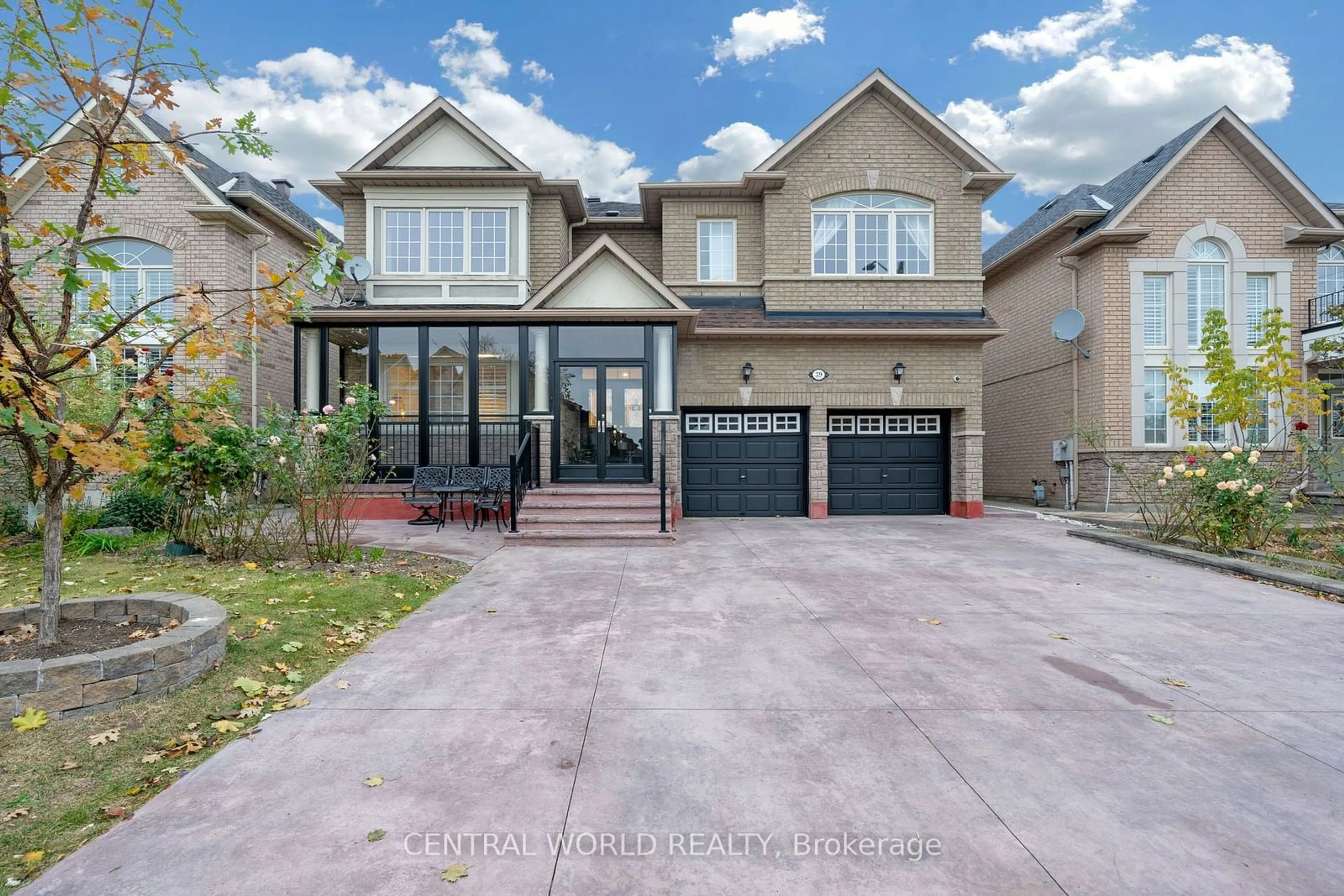 Frontside or backside of a home, the street view for 39 Robert Grundy Rd, Markham Ontario L6C 3A3