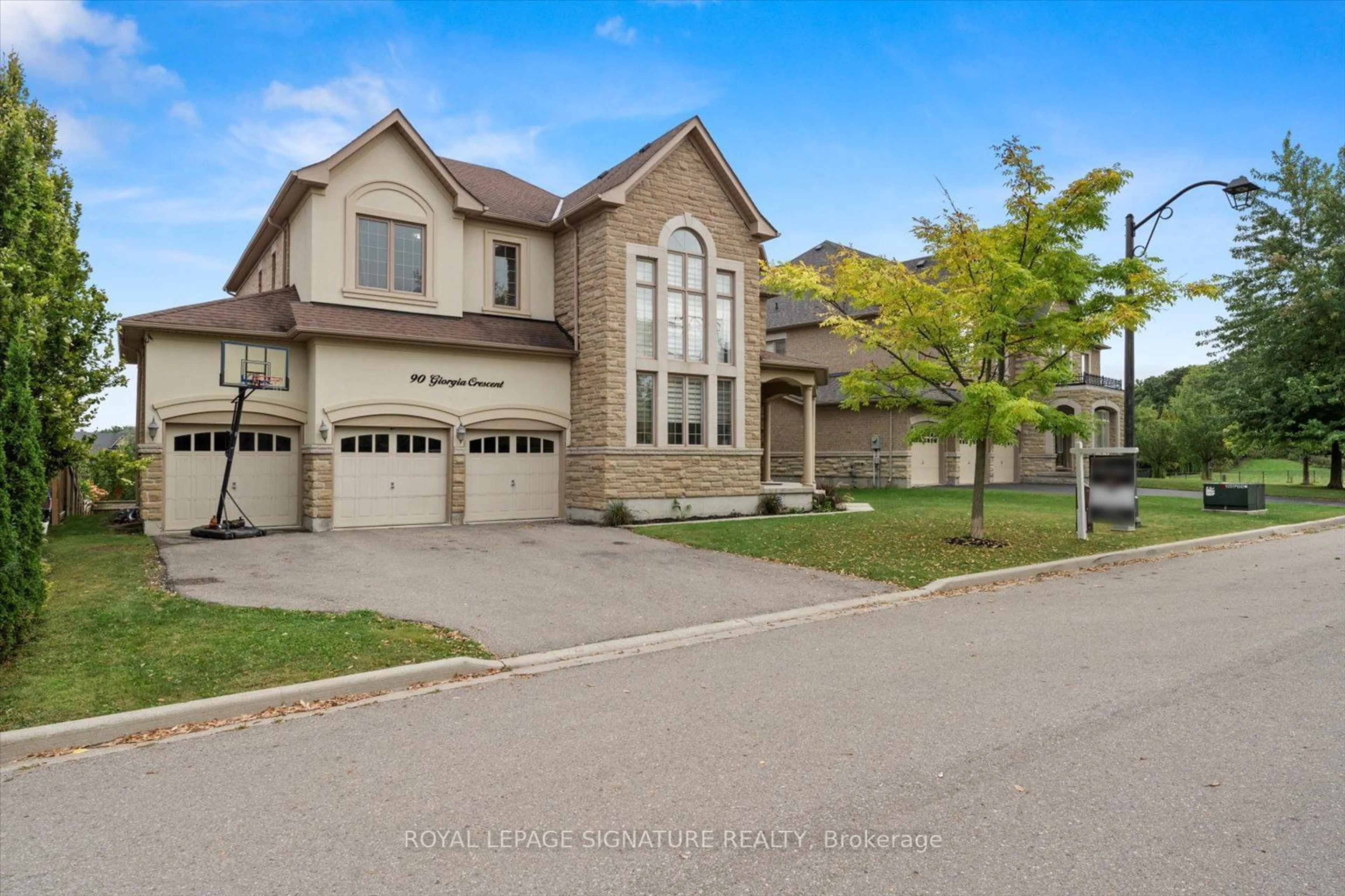 Frontside or backside of a home, the street view for 90 Giorgia Cres, Vaughan Ontario L6A 4R2