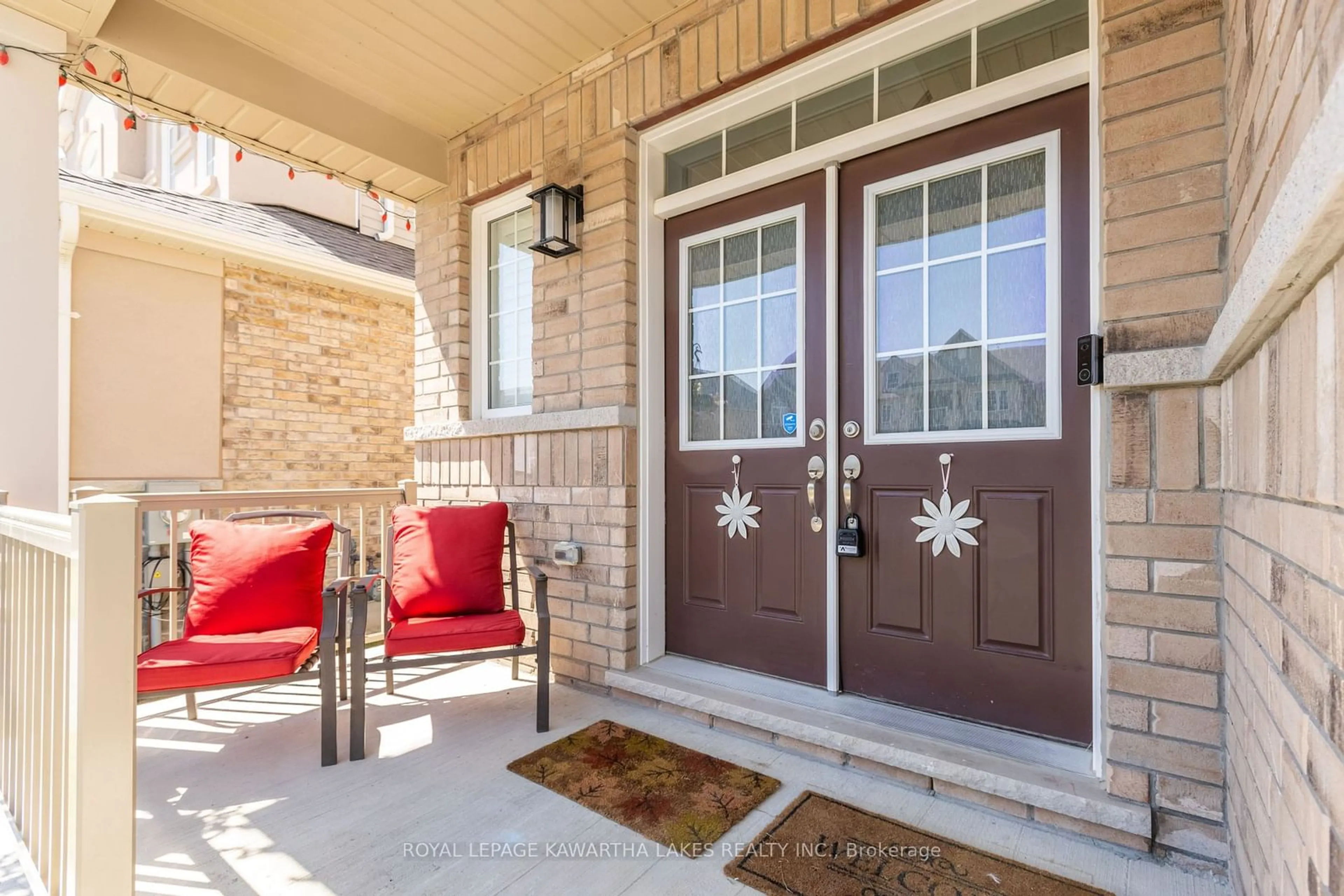 Indoor entryway, wood floors for 16 Cliff Thompson Crt, Georgina Ontario L0E 1R0