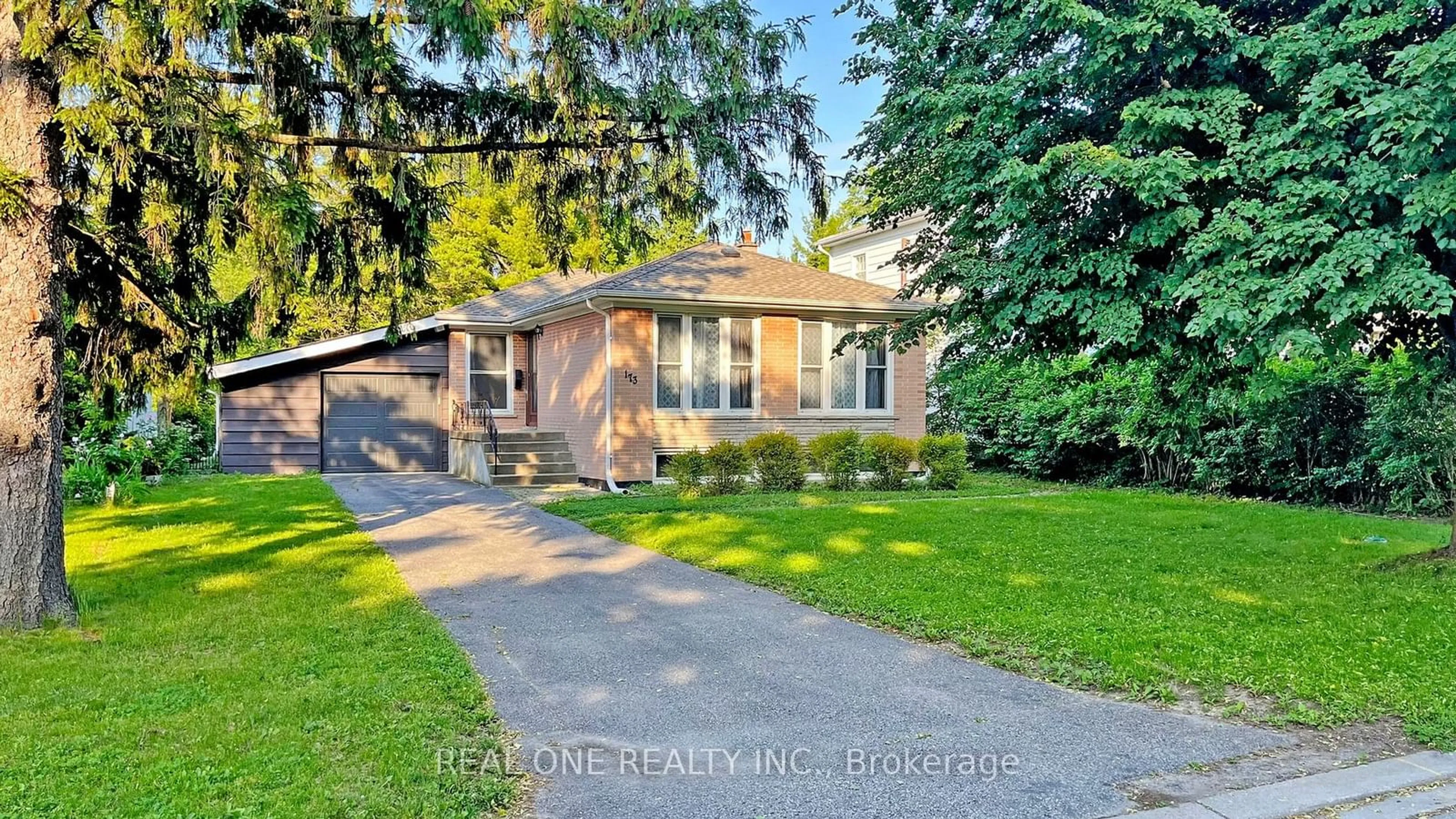 Frontside or backside of a home, cottage for 173 Sussex Ave, Richmond Hill Ontario L4G 2E9