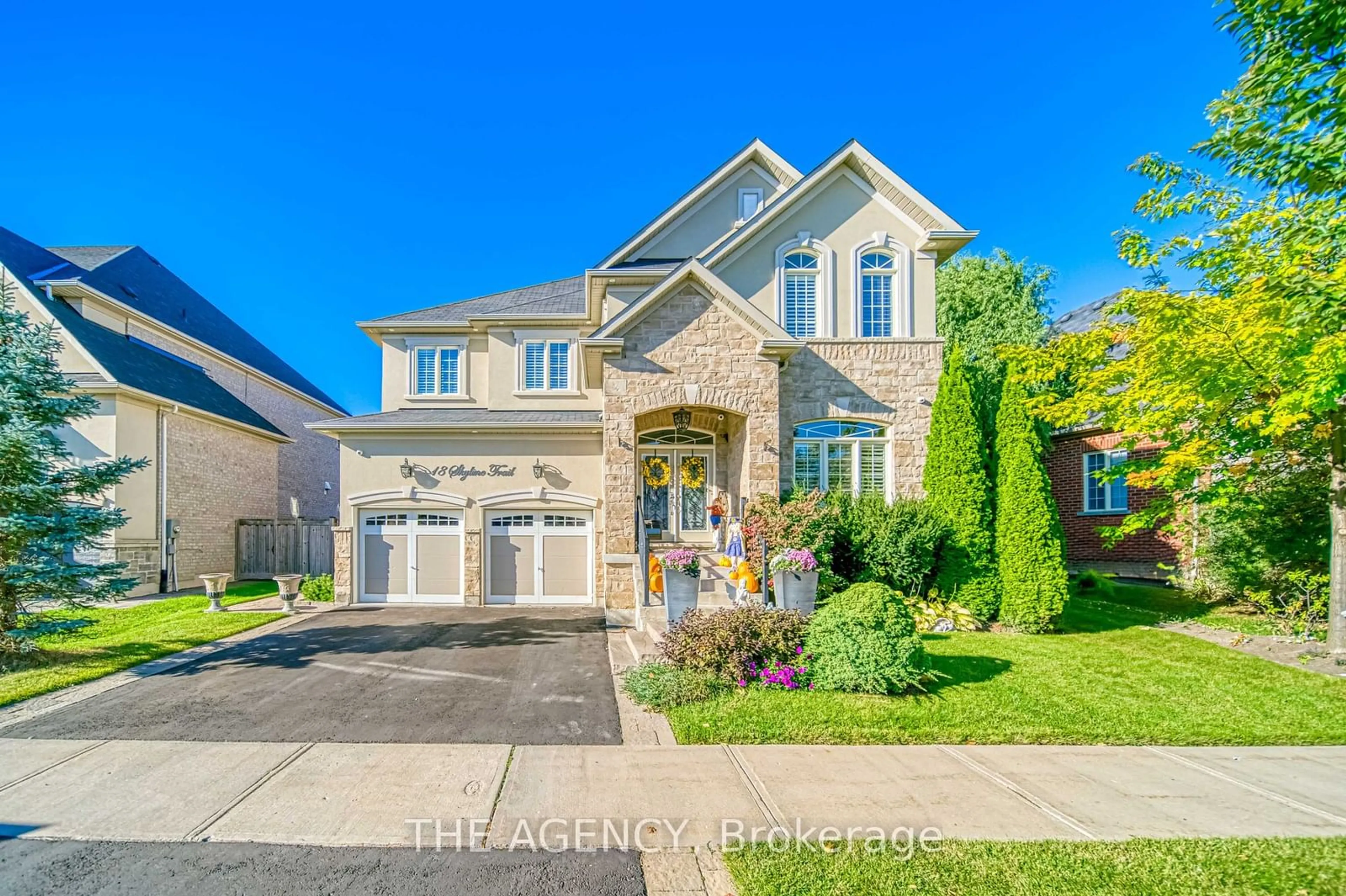 Frontside or backside of a home, the street view for 18 Skyline Tr, King Ontario L7B 0A1