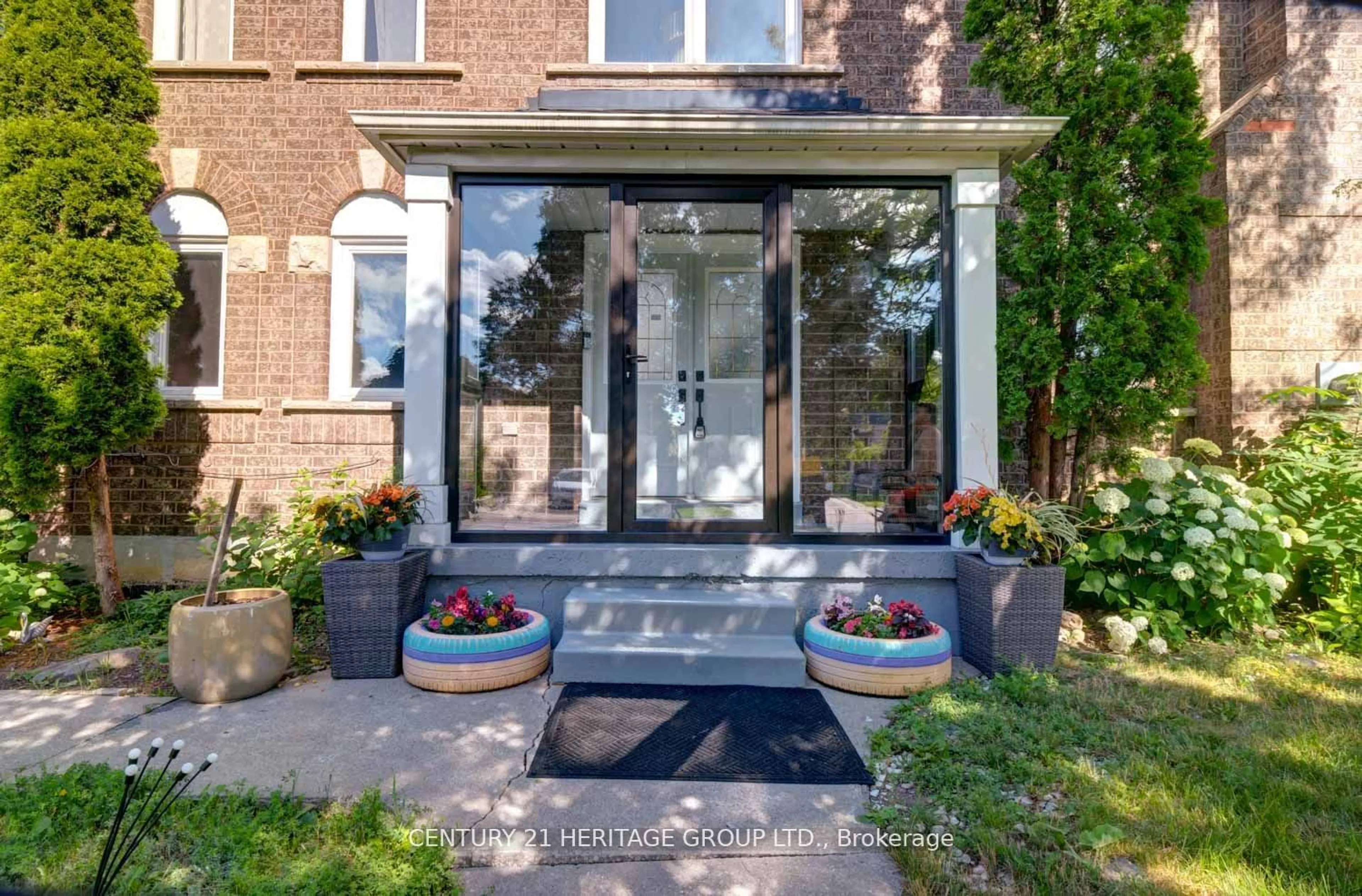 Indoor entryway, ceramic floors for 110 Elena Cres, Vaughan Ontario L6A 2J1