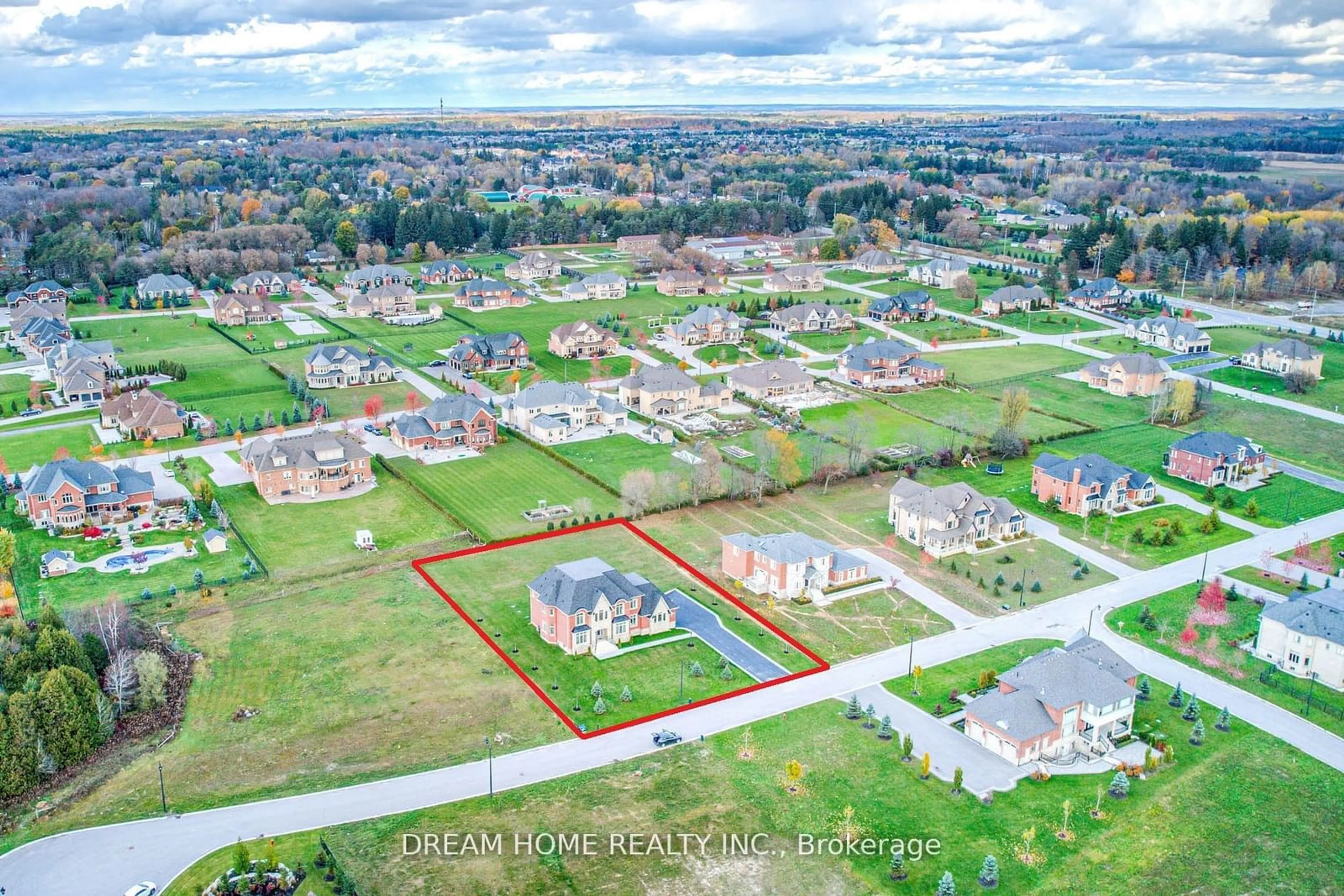 A pic from exterior of the house or condo, the fenced backyard for 23 spruceview Pl, Whitchurch-Stouffville Ontario L4A 1W3