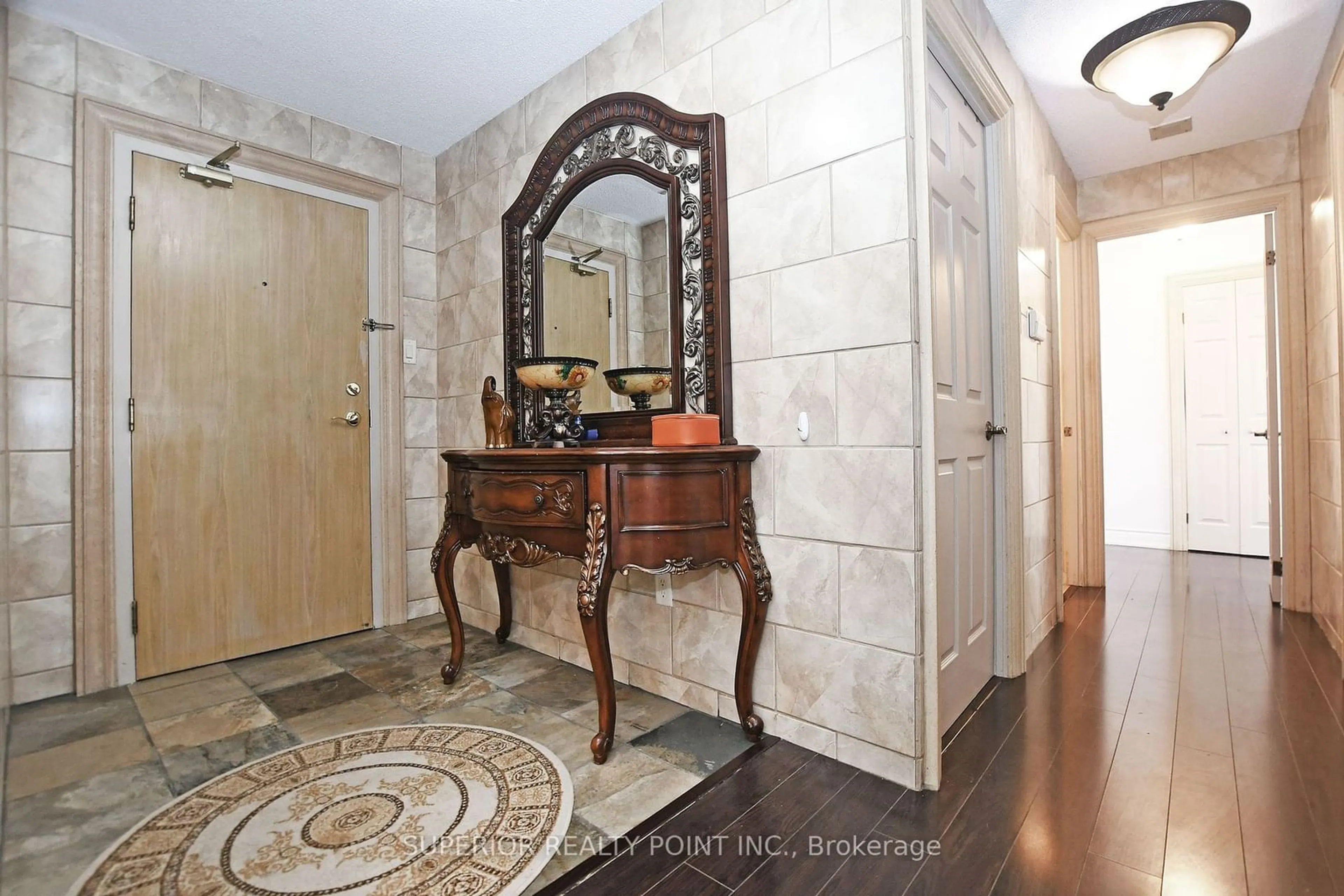 Indoor foyer, wood floors for 30 Harding Blvd #711, Richmond Hill Ontario L4C 9M3