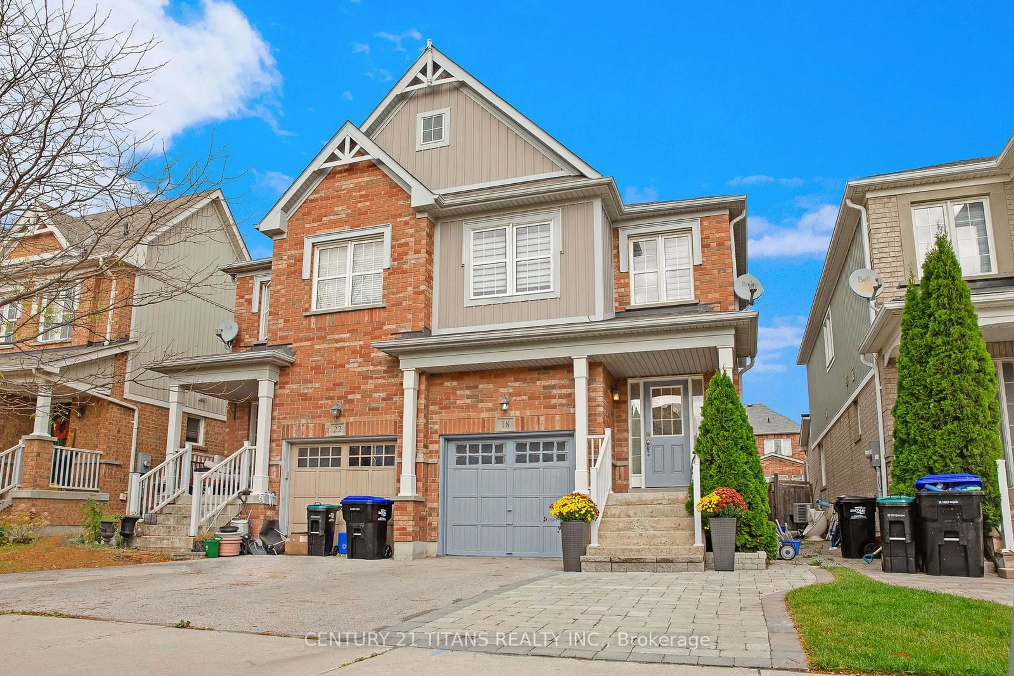 A pic from exterior of the house or condo, the street view for 18 Meadowhawk Tr, Bradford West Gwillimbury Ontario L3Z 0E6