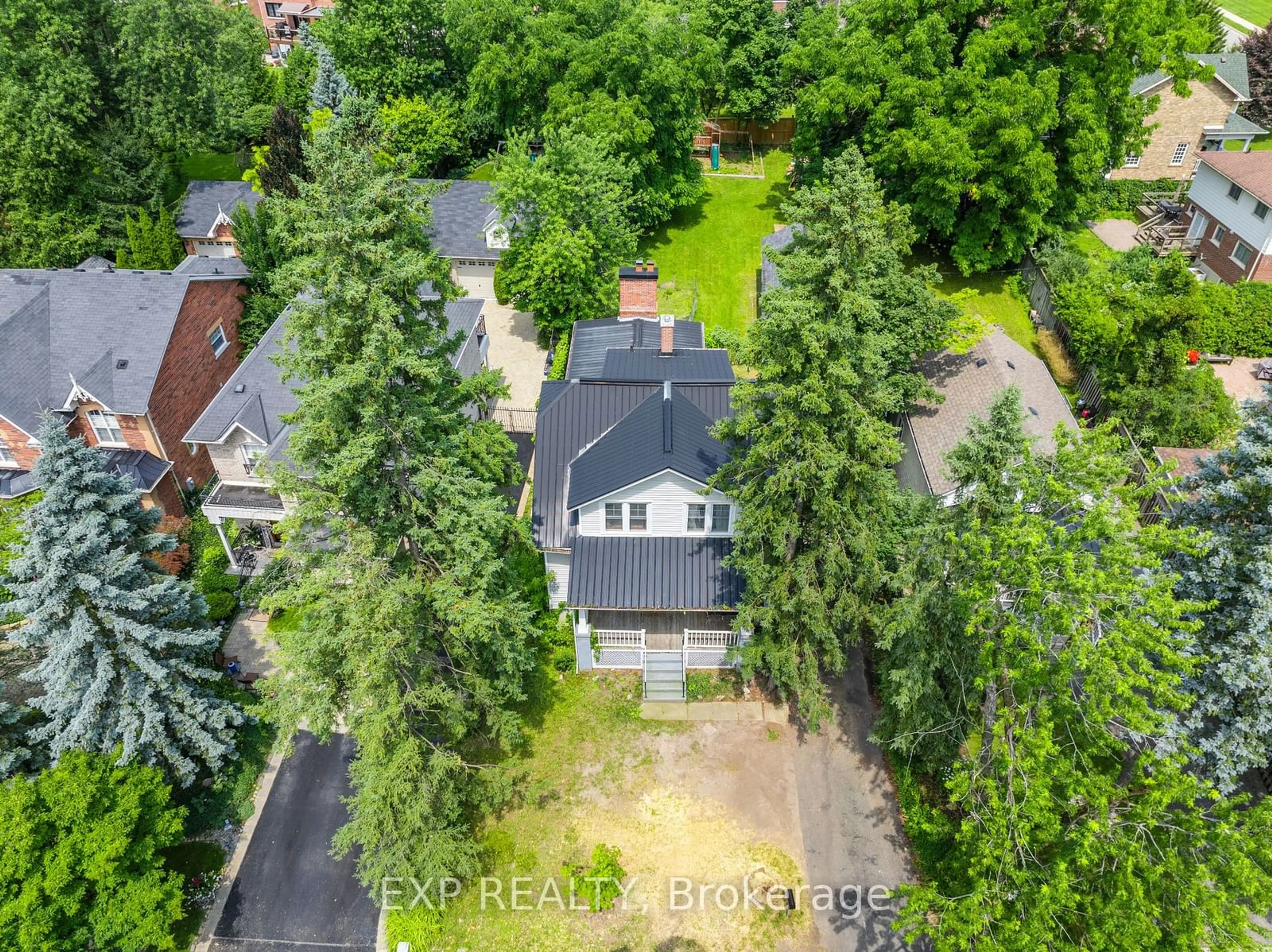 Frontside or backside of a home, the street view for 81 Mill St, Richmond Hill Ontario L4C 4A6