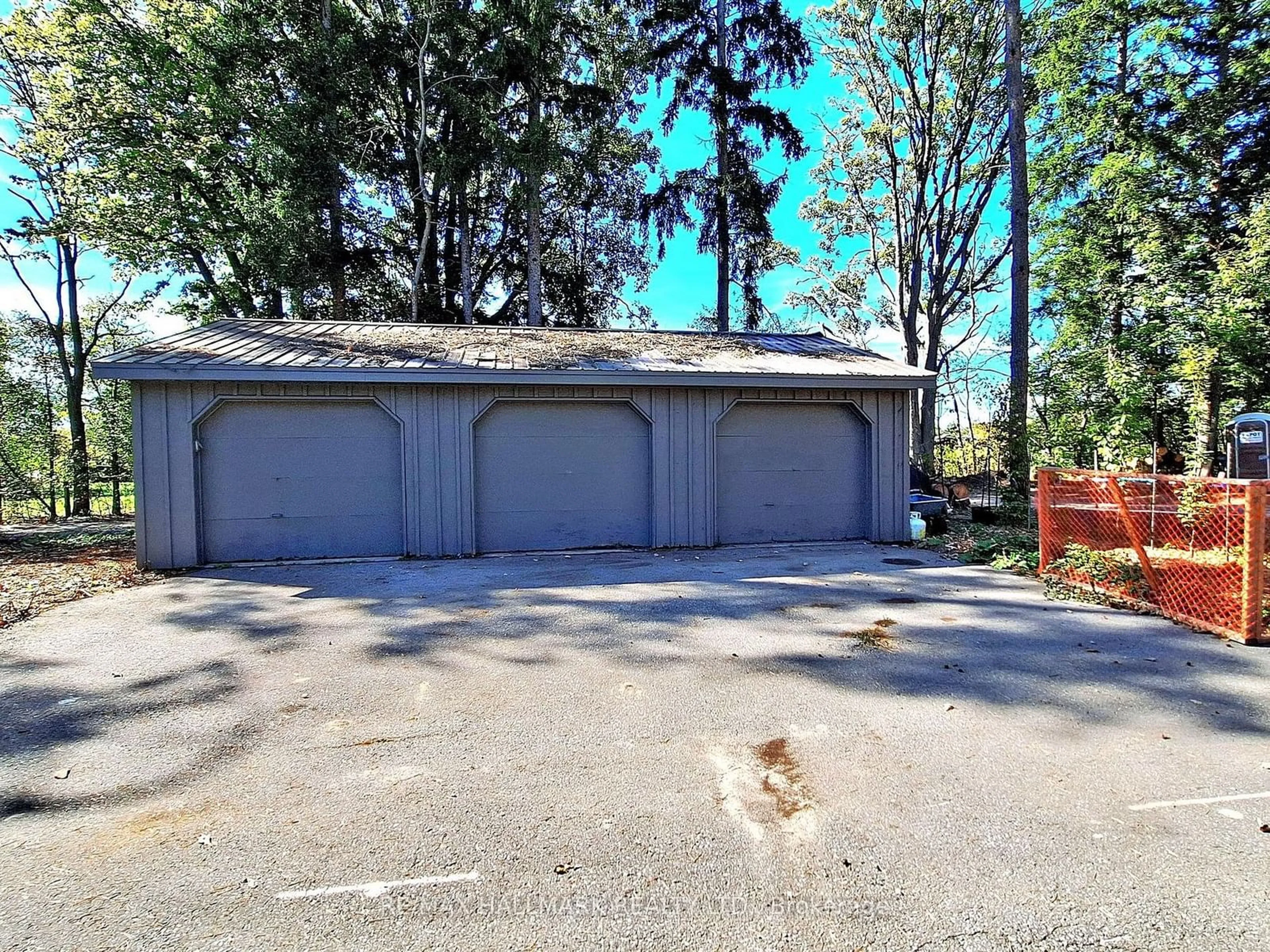 Indoor garage, cement floor for 4138 19th Ave, Markham Ontario L6C 1M2