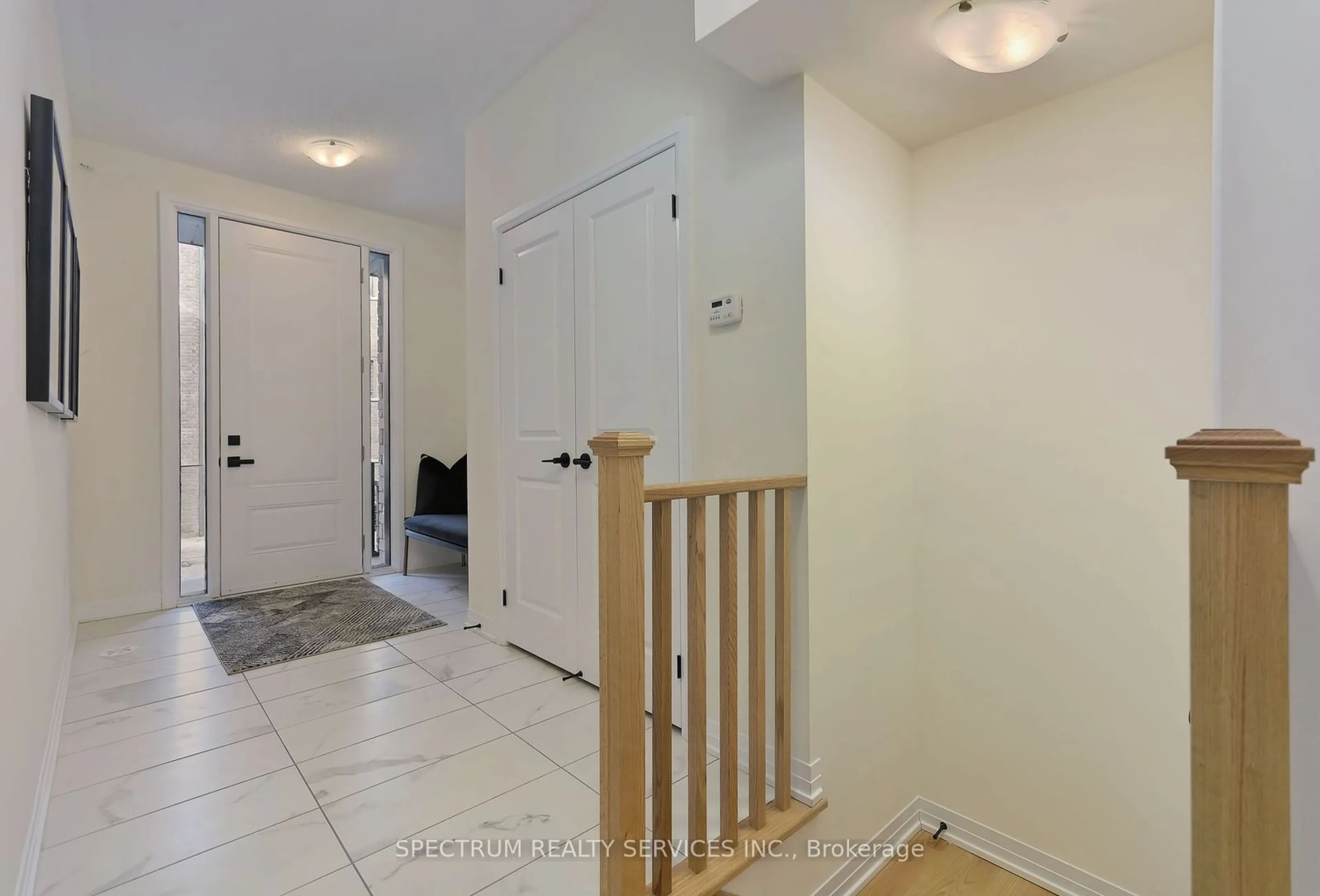 Indoor entryway, wood floors for 87 Archambault Way, Vaughan Ontario L4H 5G4