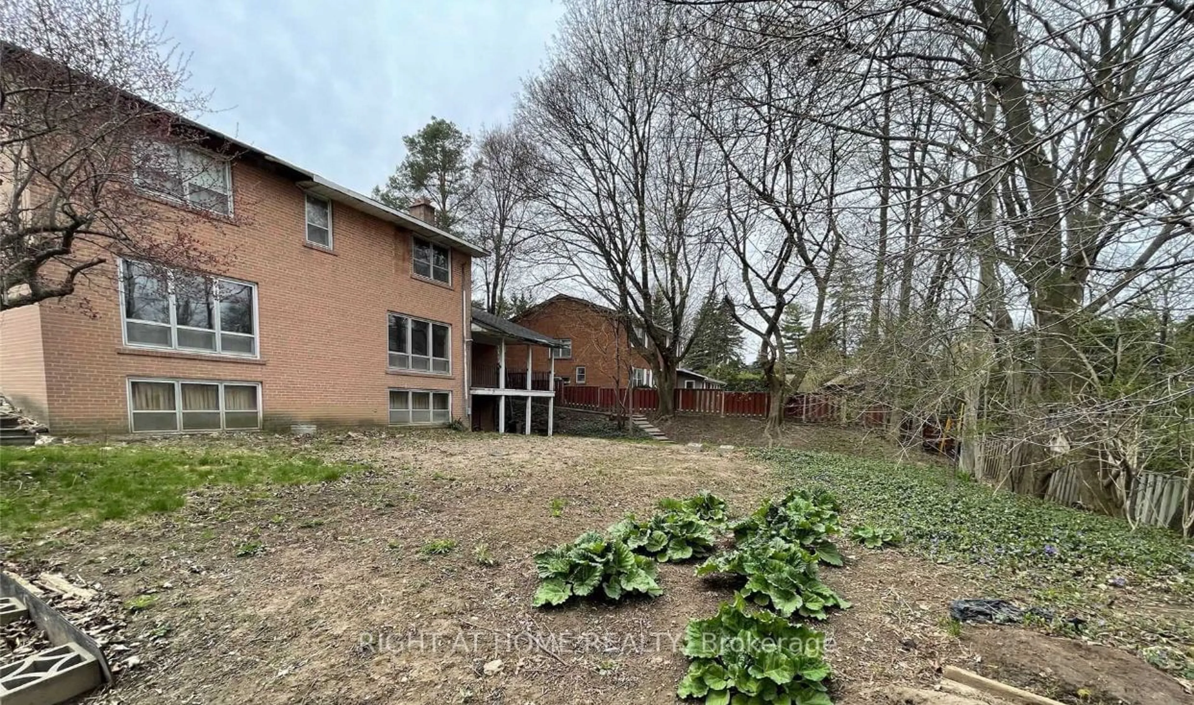 Frontside or backside of a home, the fenced backyard for 4 Elspeth Pl, Markham Ontario L3T 1C4