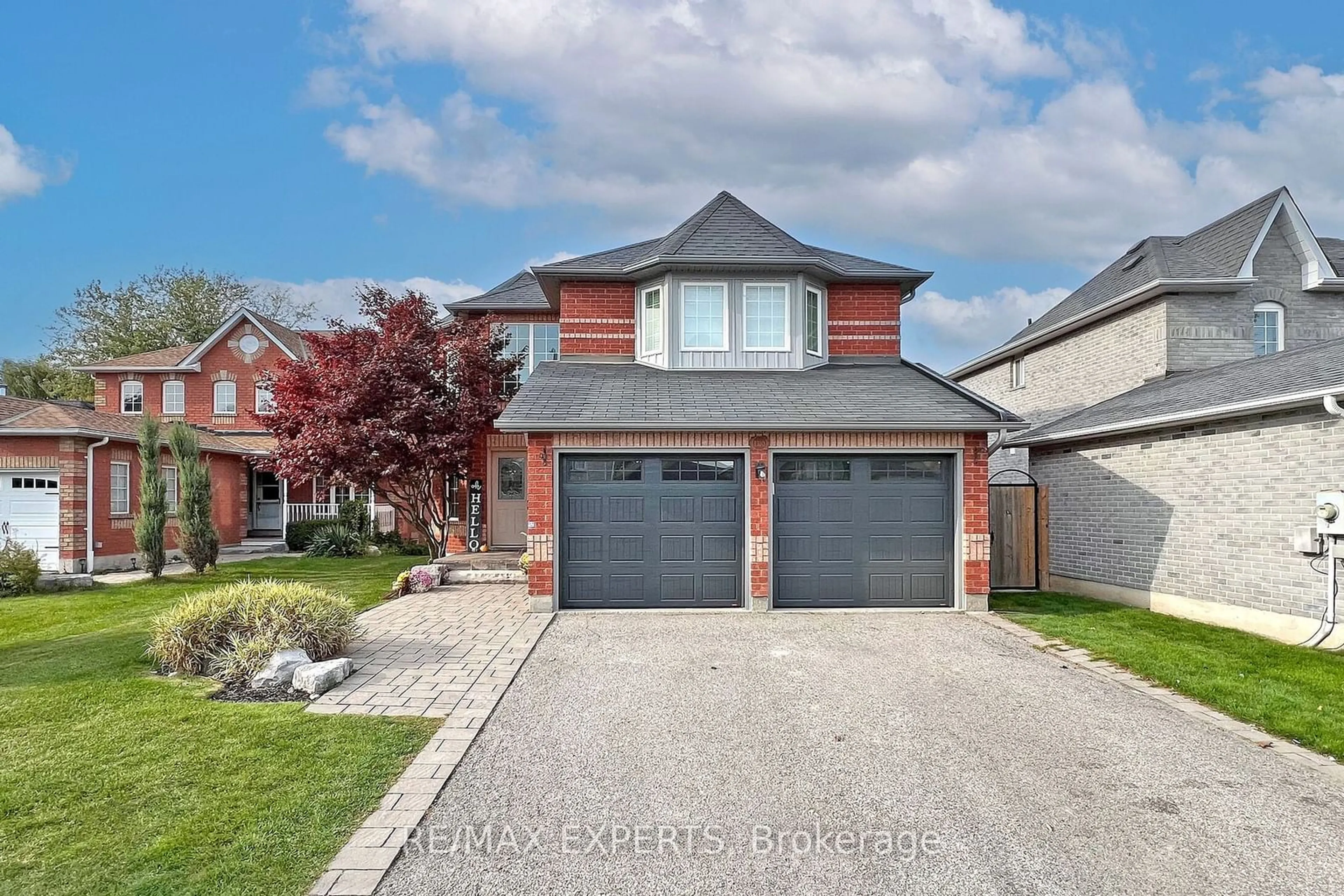 Frontside or backside of a home, the street view for 1310 Vincent Cres, Innisfil Ontario L9S 1Z8