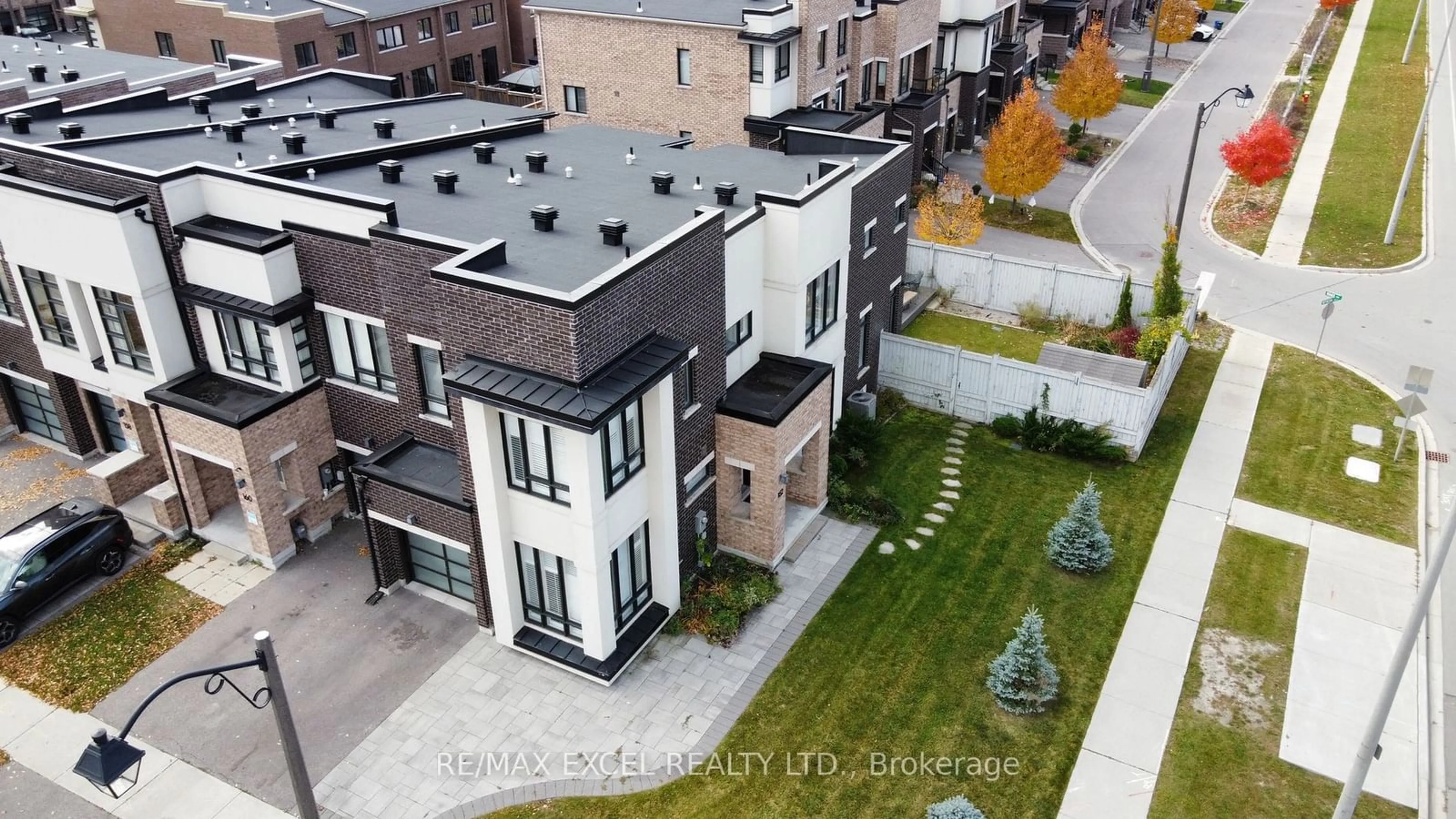 A pic from exterior of the house or condo, the street view for 162 Anchusa Dr, Richmond Hill Ontario L4B 5B6