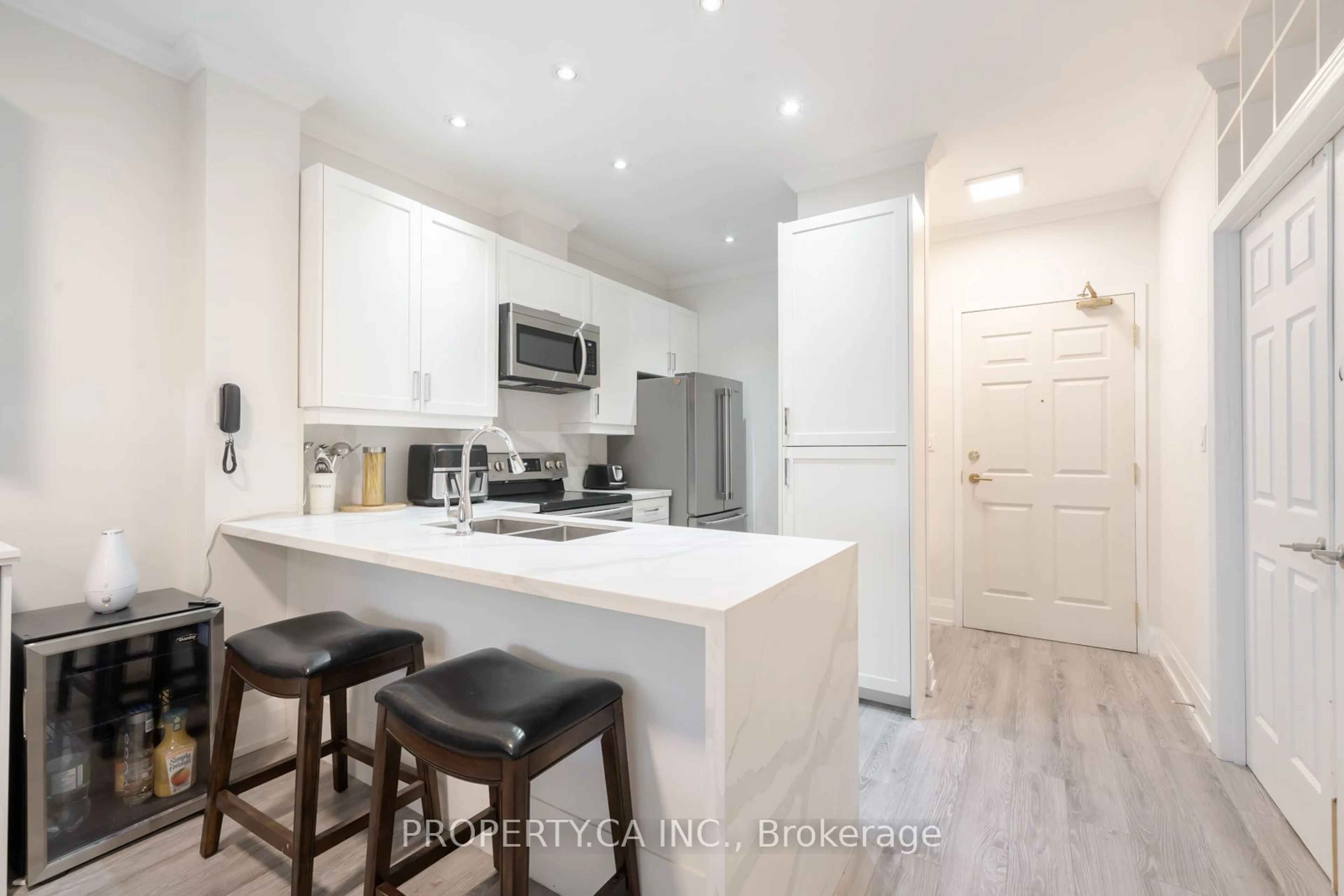 Open concept kitchen for 33 Wallace St #318, Vaughan Ontario L4L 9L4