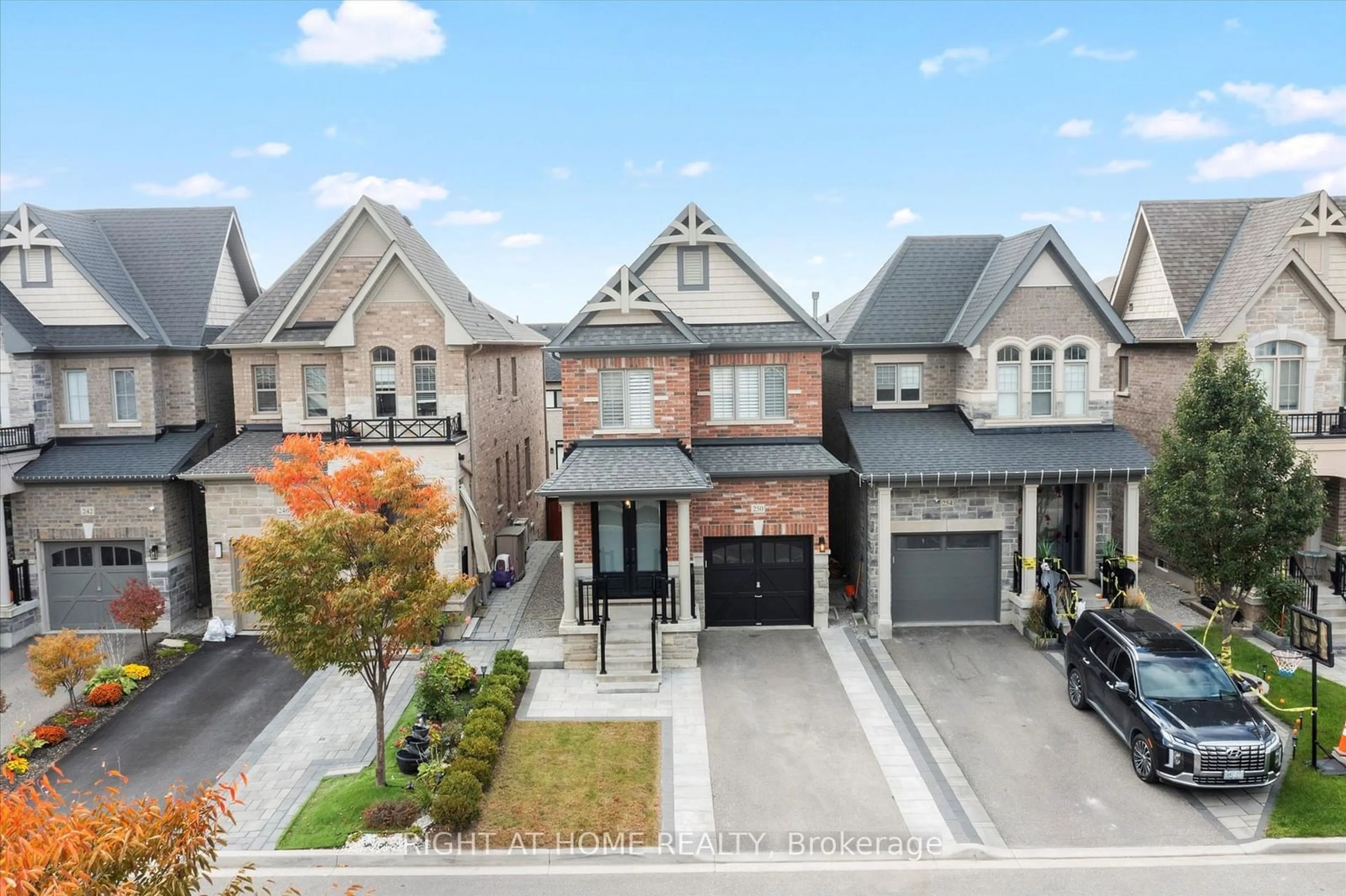 Frontside or backside of a home, the street view for 250 Cranbrook Cres, Vaughan Ontario L4H 4K9