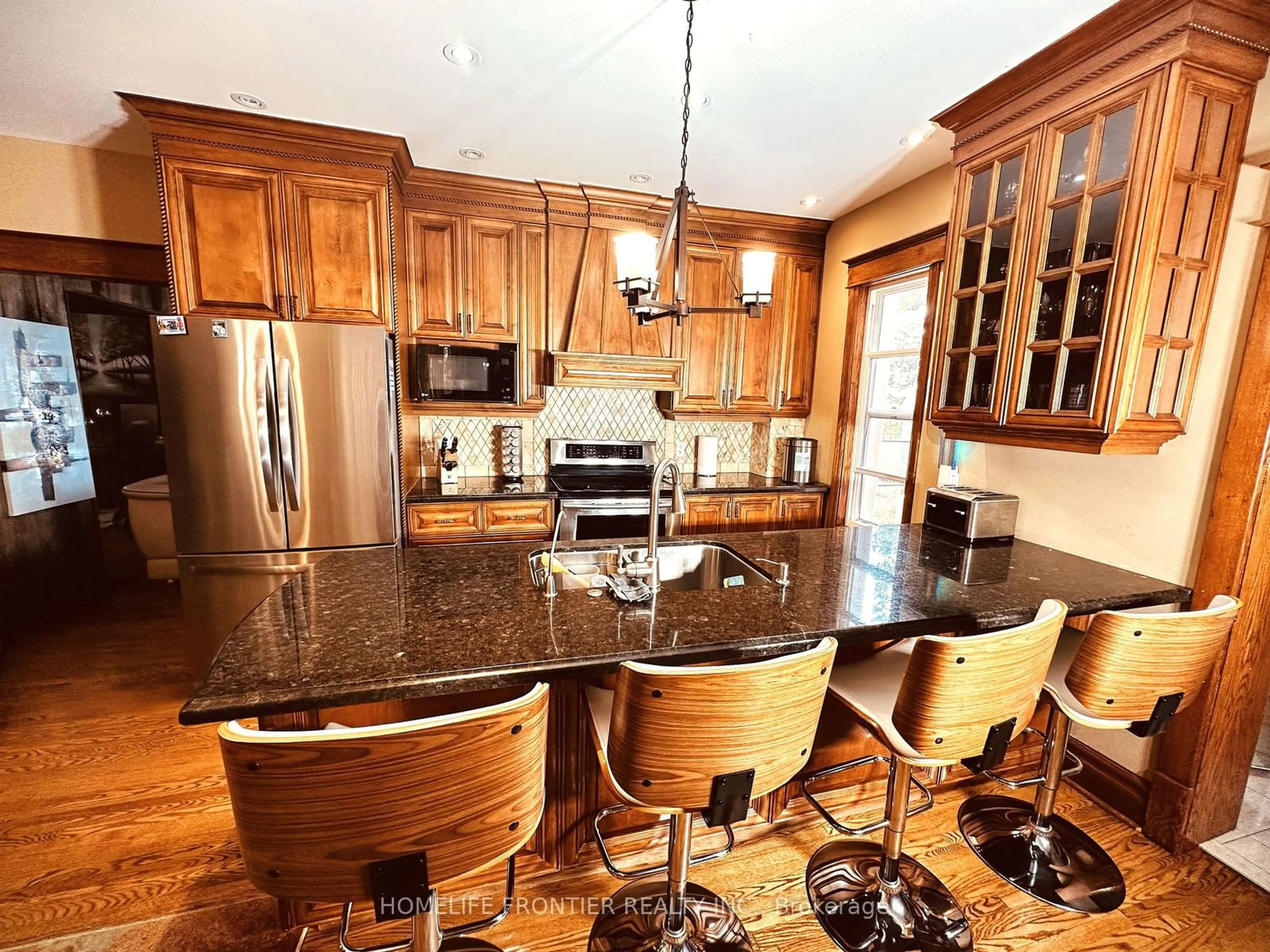 Open concept kitchen for 2101 10th Side Rd, Bradford West Gwillimbury Ontario L3Z 2A4