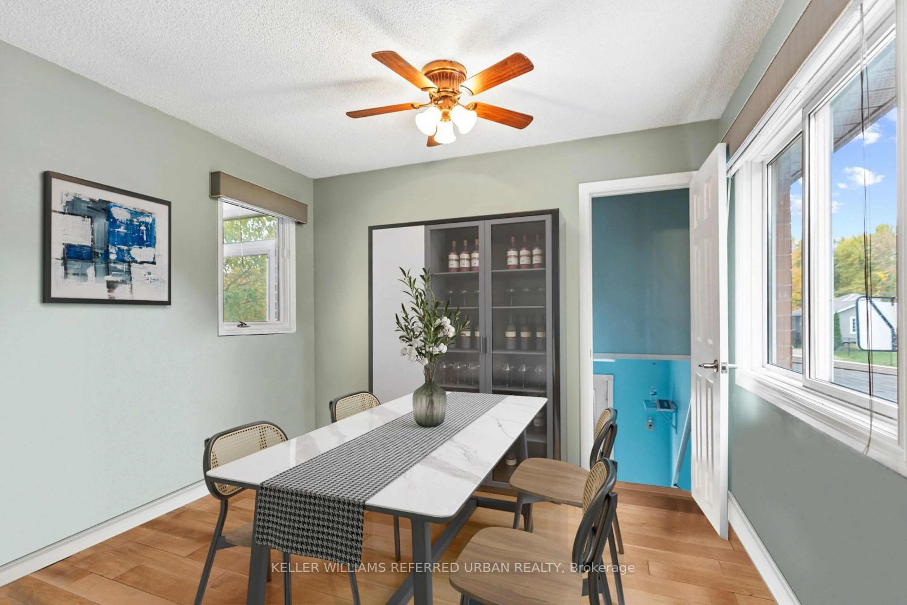 Dining room, wood floors, cottage for 20 Biscayne Blvd, Georgina Ontario K9Z 9Z9