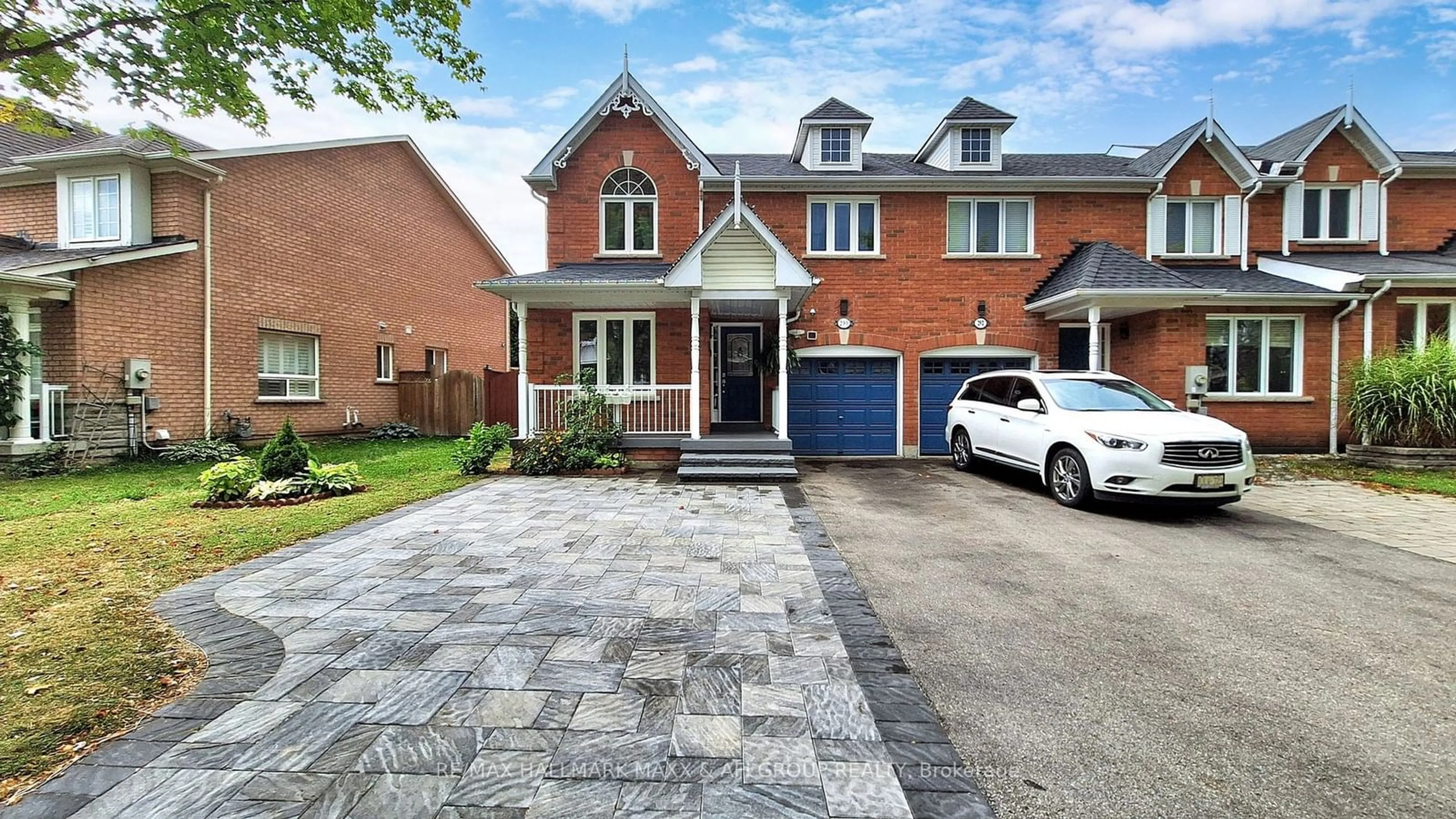 Home with brick exterior material for 290 Marble Pl, Newmarket Ontario L3X 2X9