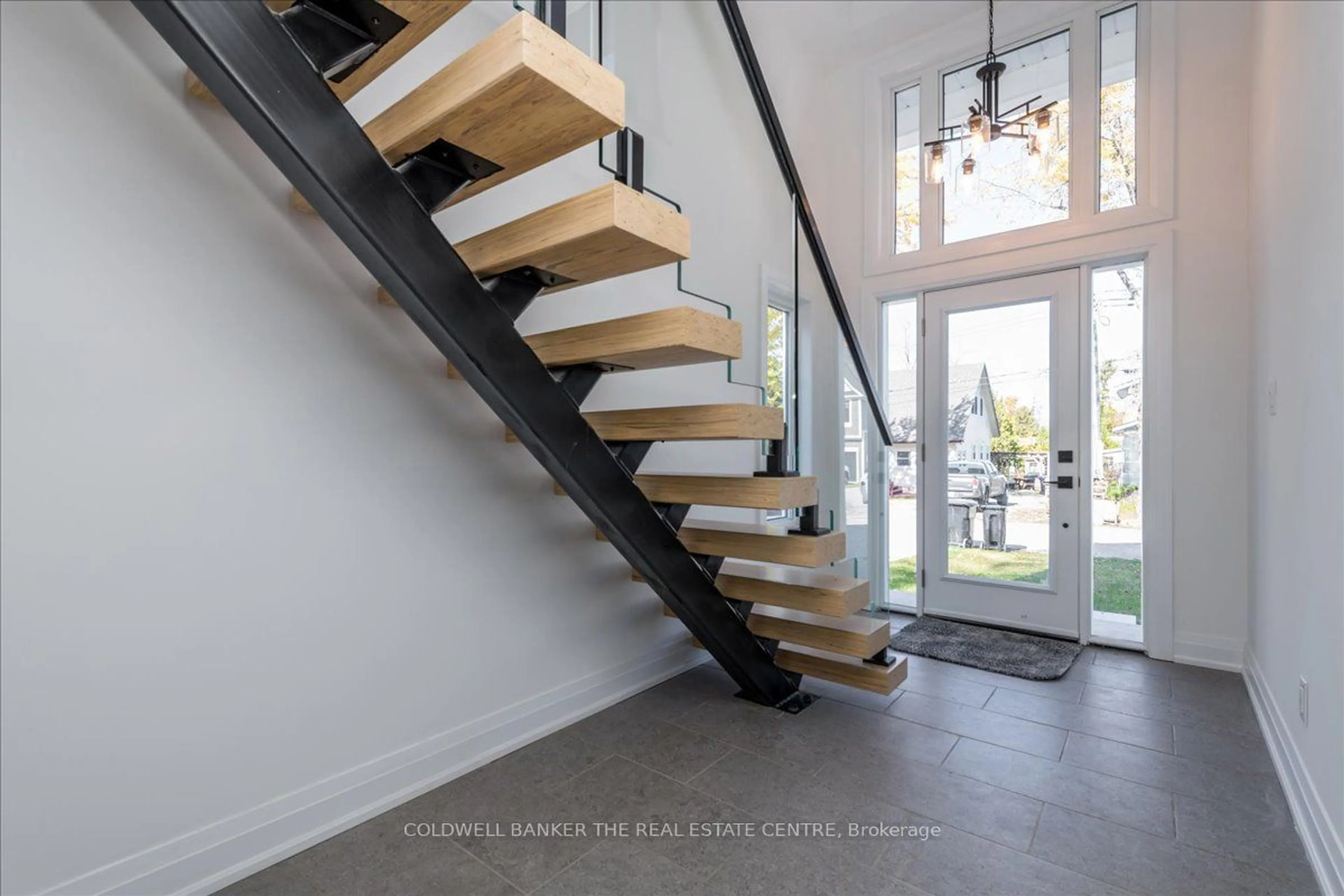 Stairs for 1117 Stoney Point Rd, Innisfil Ontario L0L 1W0