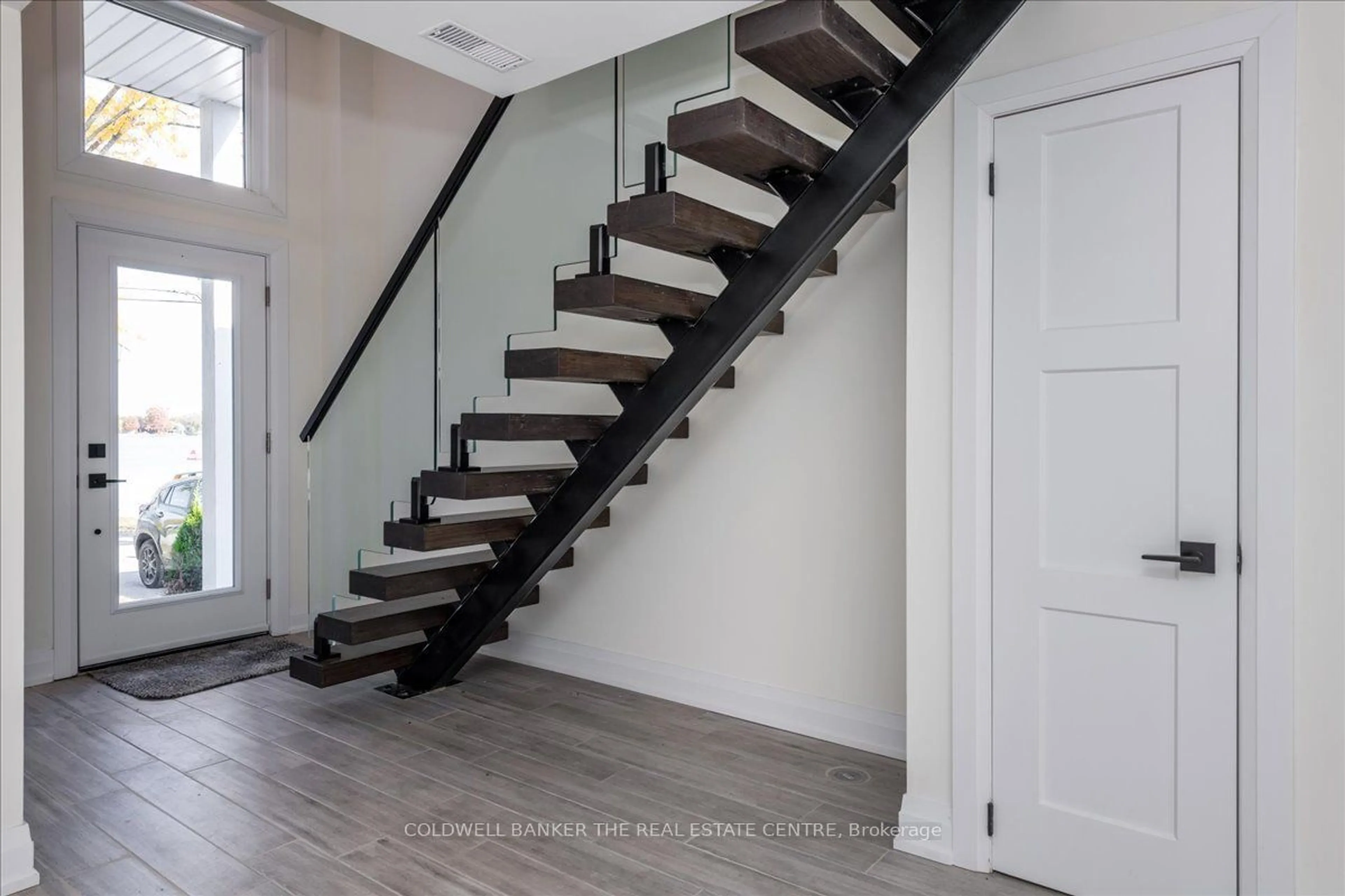 Stairs for 1103 Stoney Point Rd, Innisfil Ontario L0L 1W0