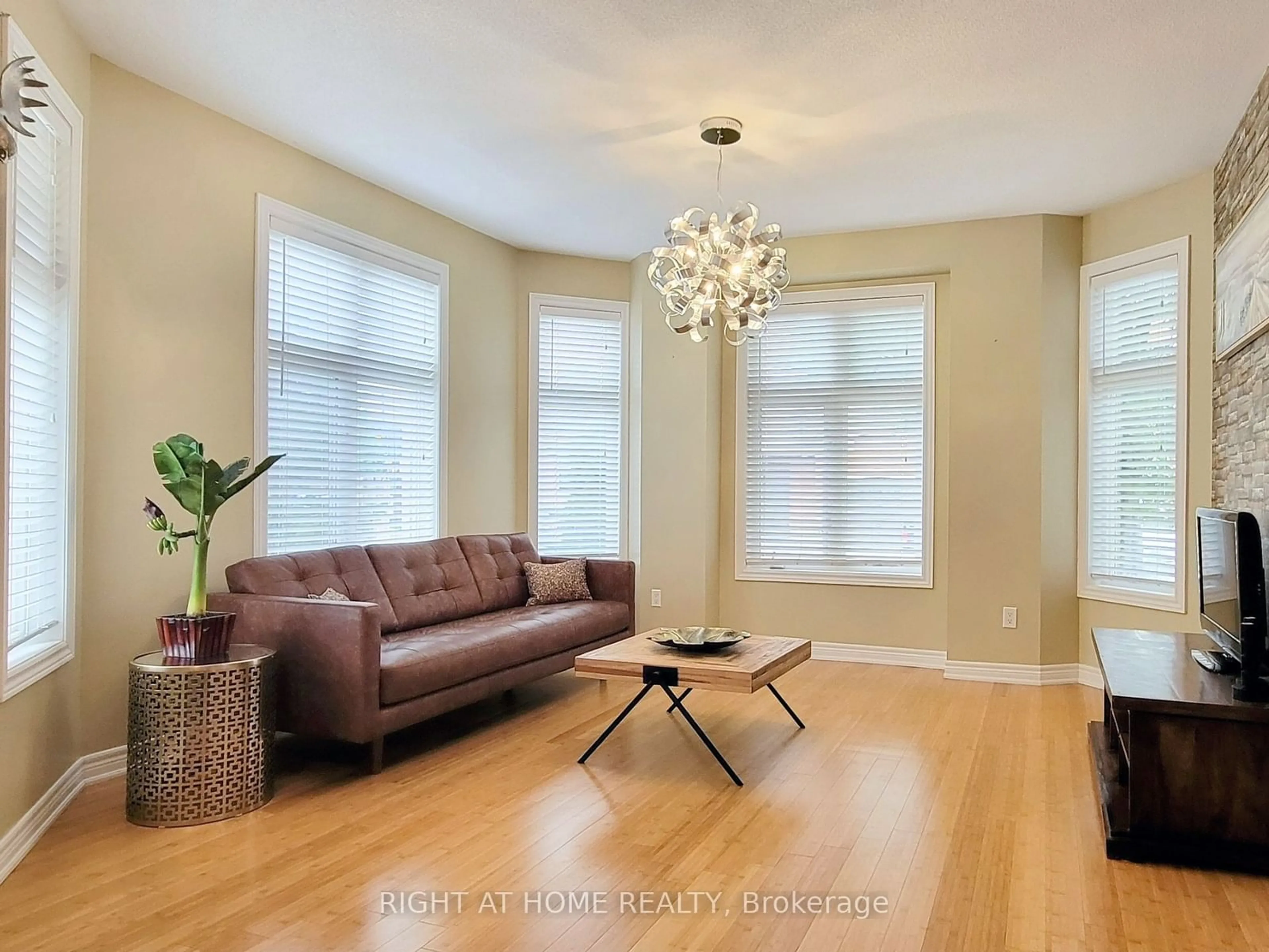 Living room, wood floors for 75 Vittorio De Luca Dr, Vaughan Ontario L4L 0A8