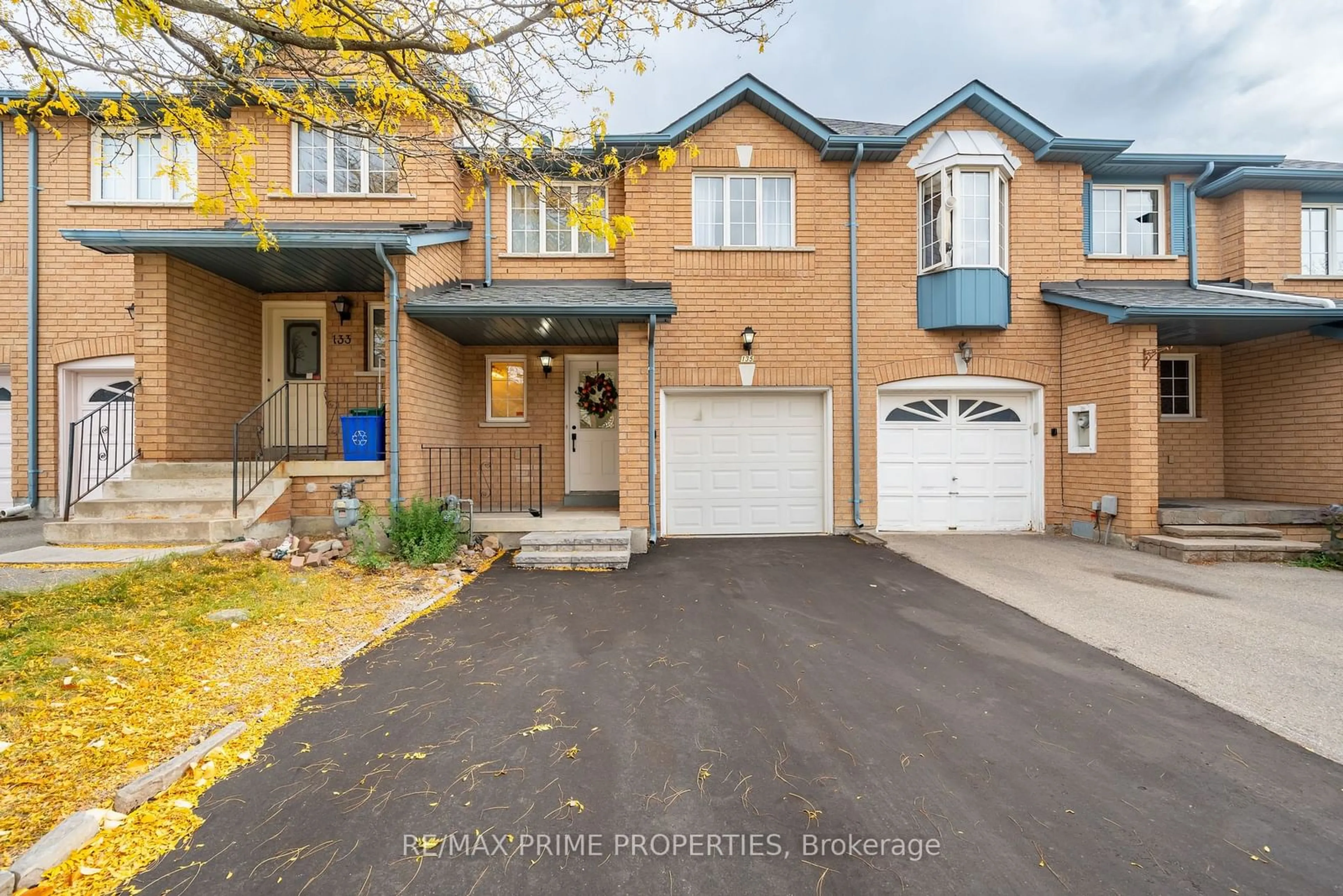 A pic from exterior of the house or condo, the street view for 135 Kimono Cres, Richmond Hill Ontario L4S 2A5