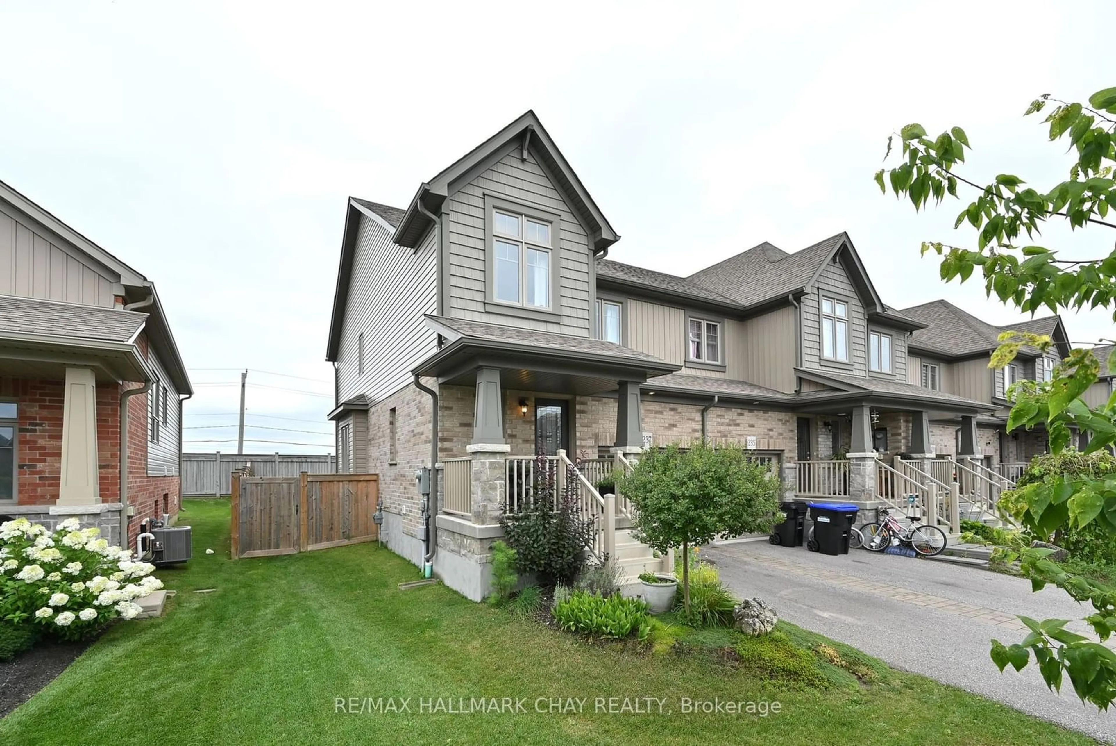 Frontside or backside of a home, the street view for 237 Hutchinson Dr, New Tecumseth Ontario L9R 0H1