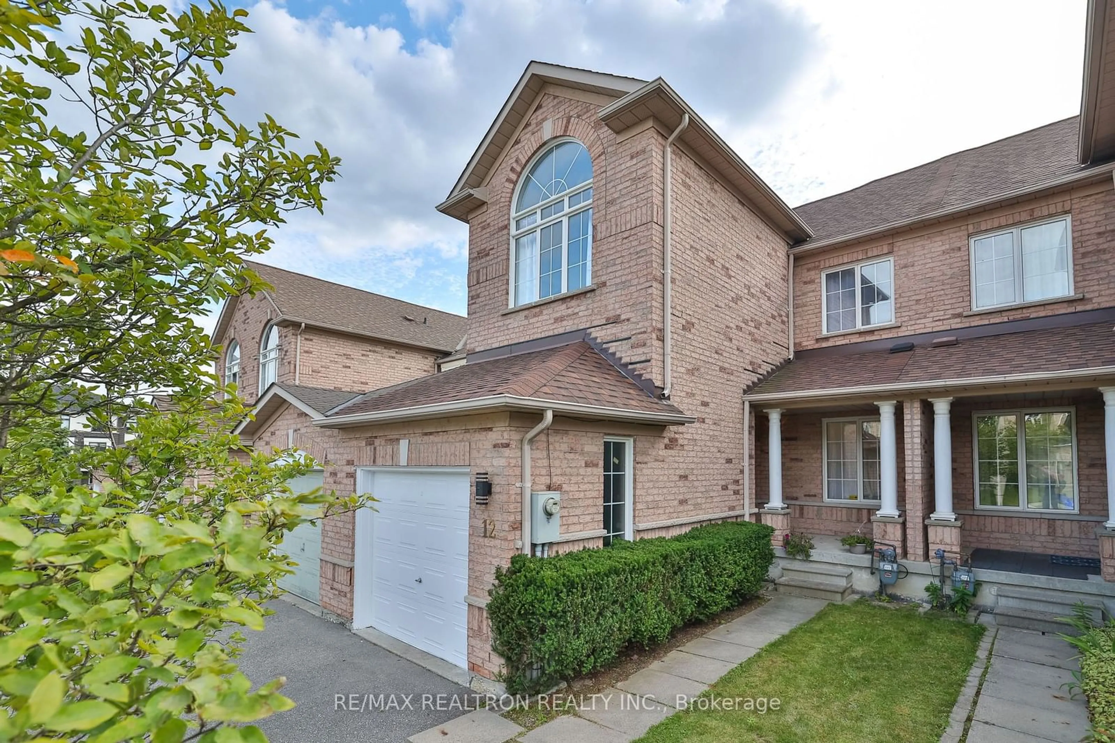 A pic from exterior of the house or condo, the street view for 12 Debonair St, Richmond Hill Ontario L4C 0R2