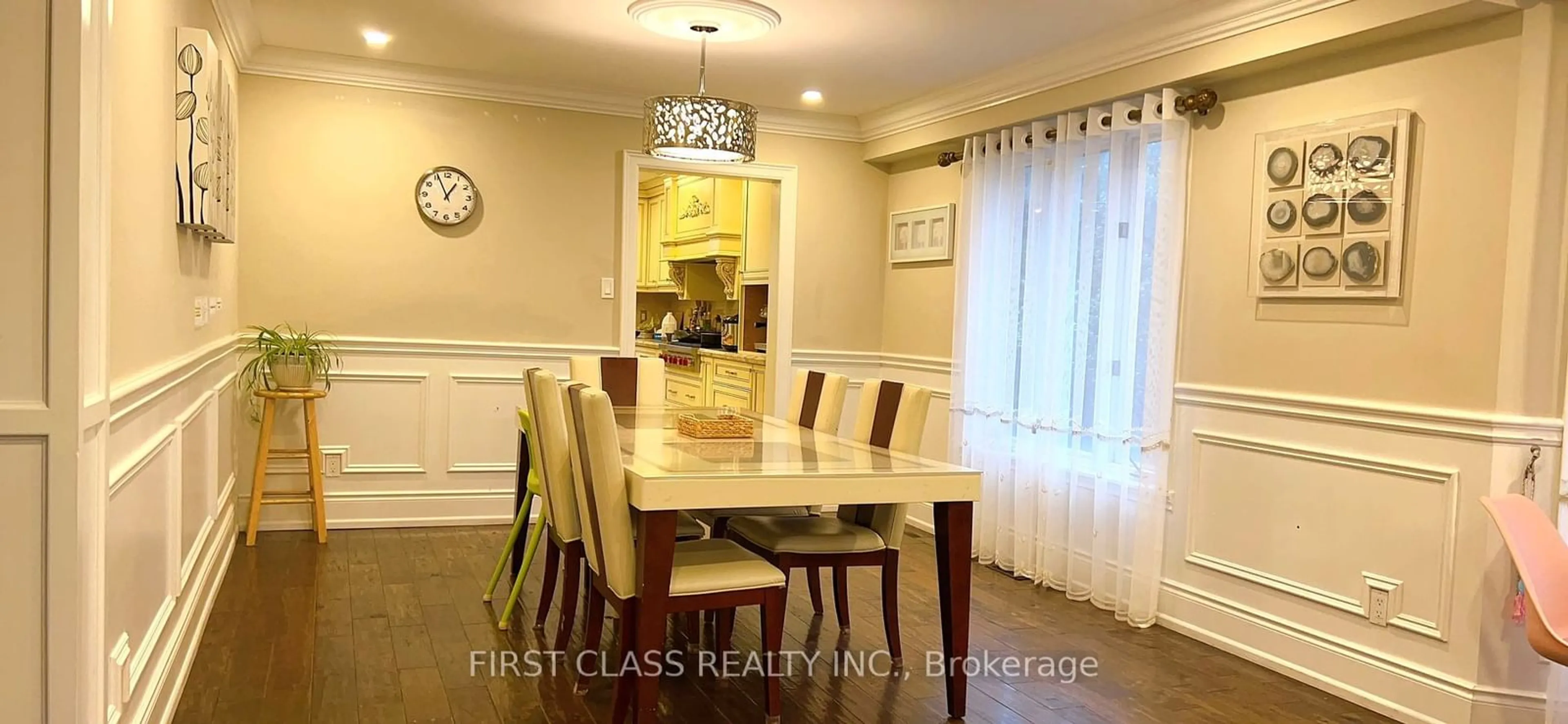 Dining room, wood floors for 39 Scott Dr, Richmond Hill Ontario L4C 6V5