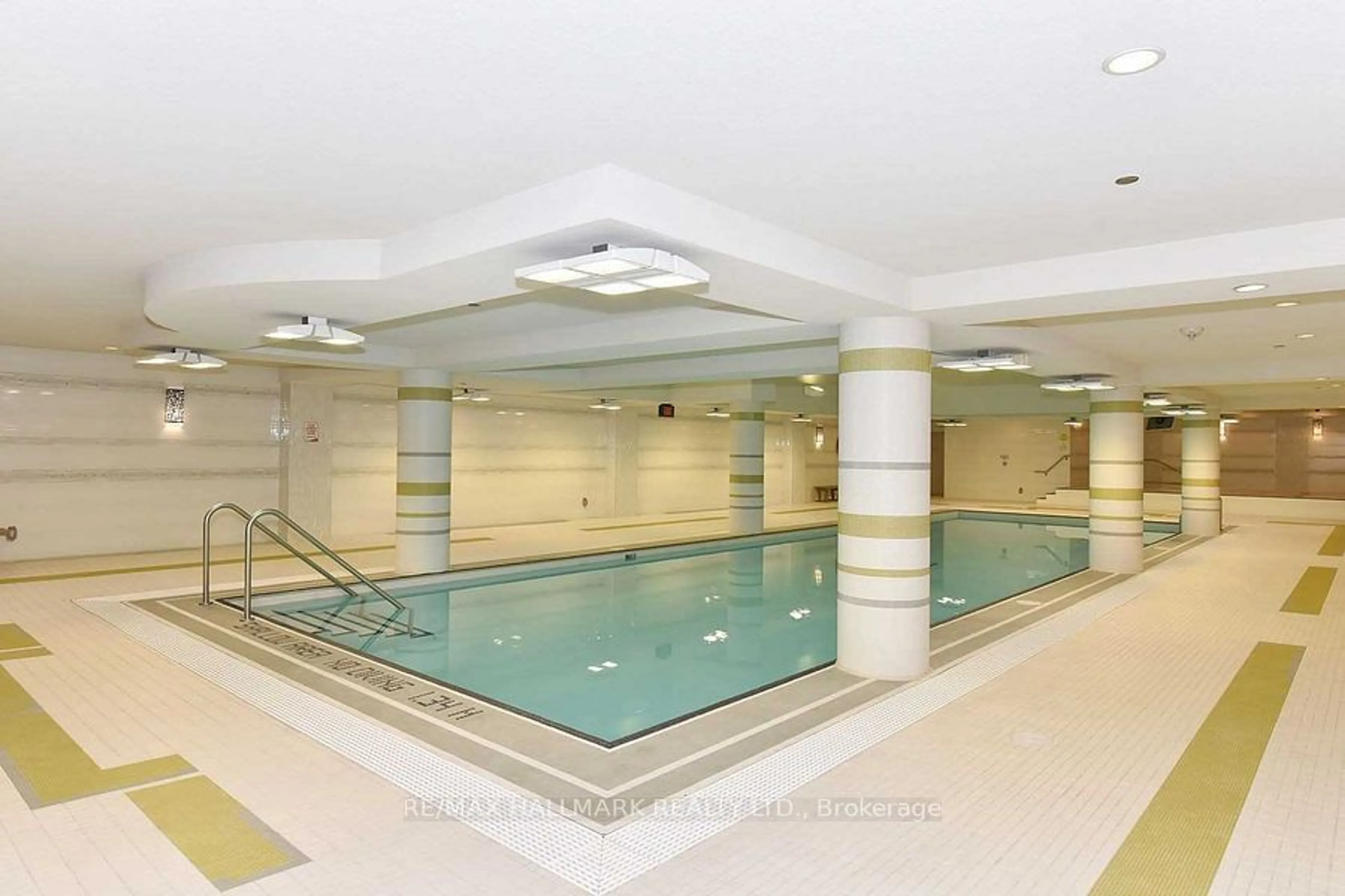 Indoor or outdoor pool for 99 South Town Centre Blvd #802, Markham Ontario L6G 0E9