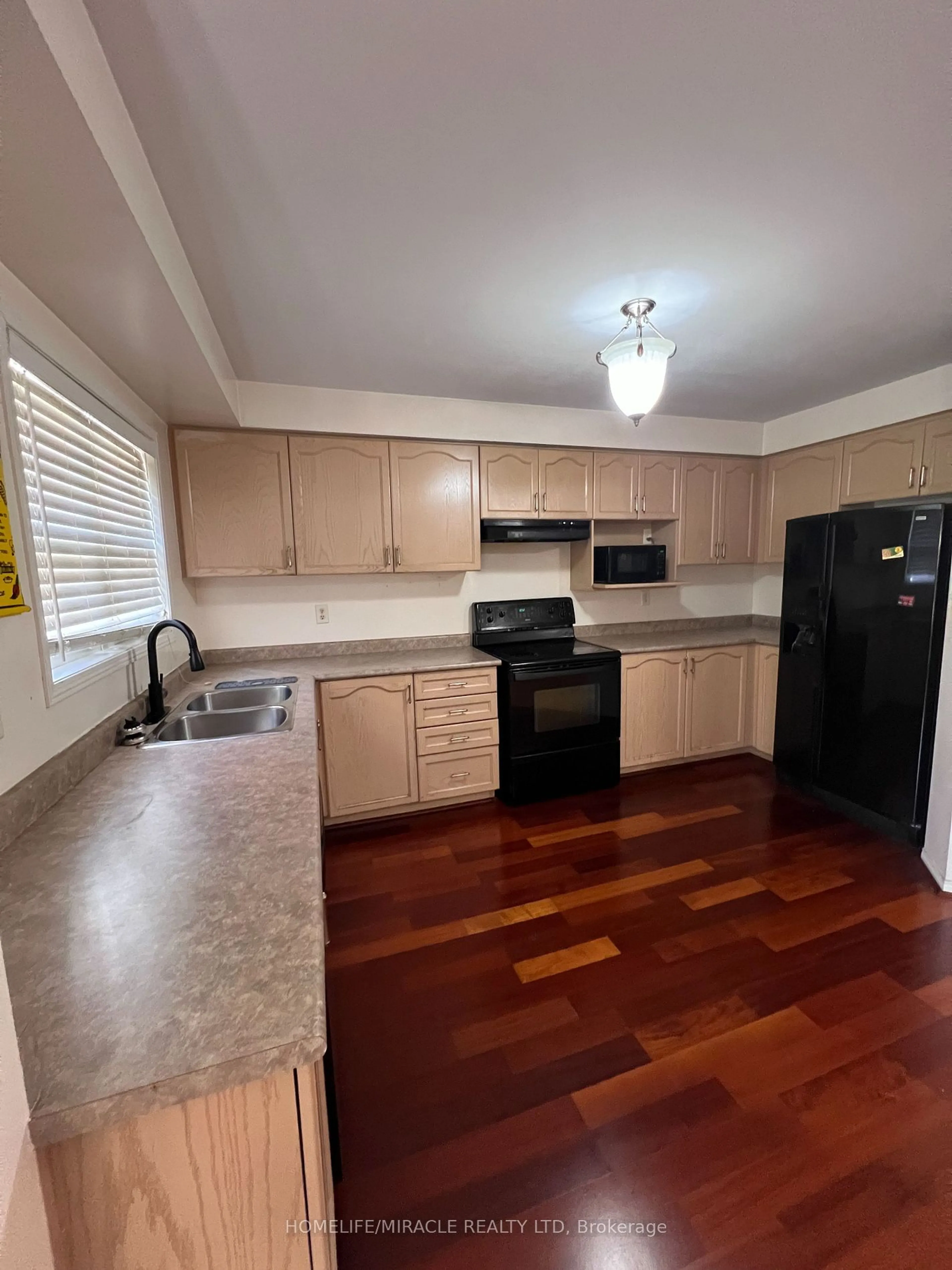 Standard kitchen, wood floors, cottage for 14 Pascoe Dr, Markham Ontario L6B 1C4