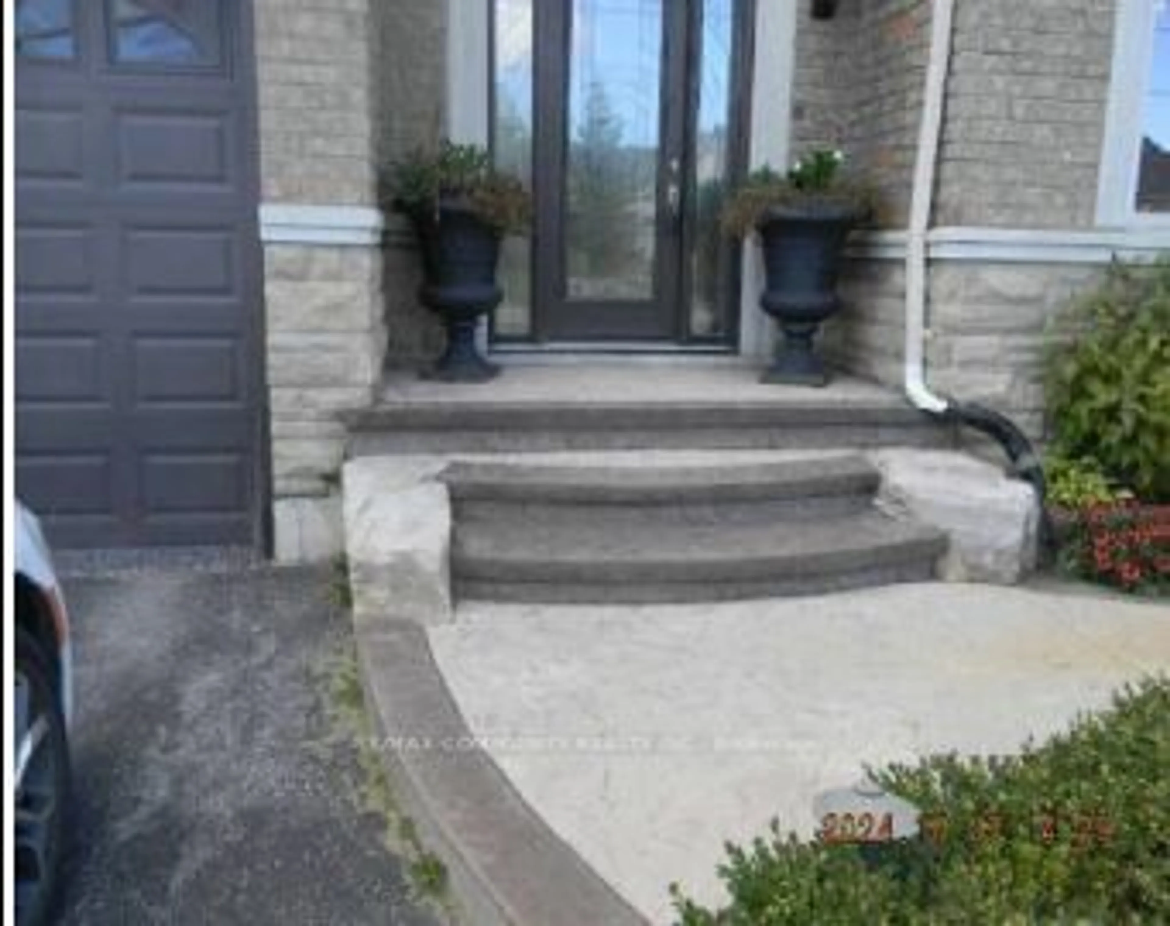 Indoor entryway, cement floor for 65 Ridge Rd, Uxbridge Ontario L0C 1A0