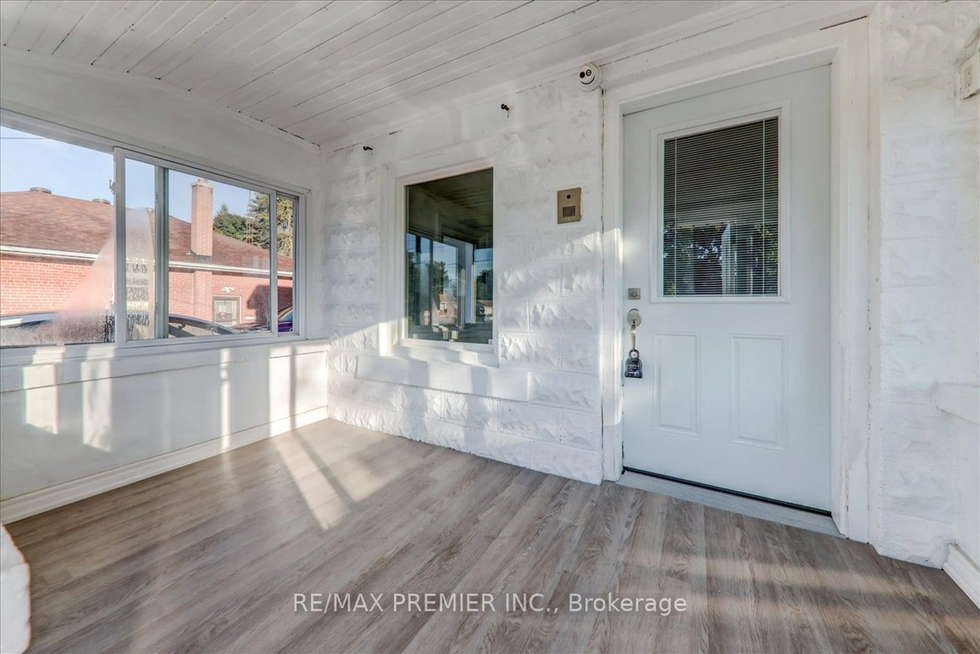 Indoor entryway, wood floors for 6036 King Rd, King Ontario L0G 1N0