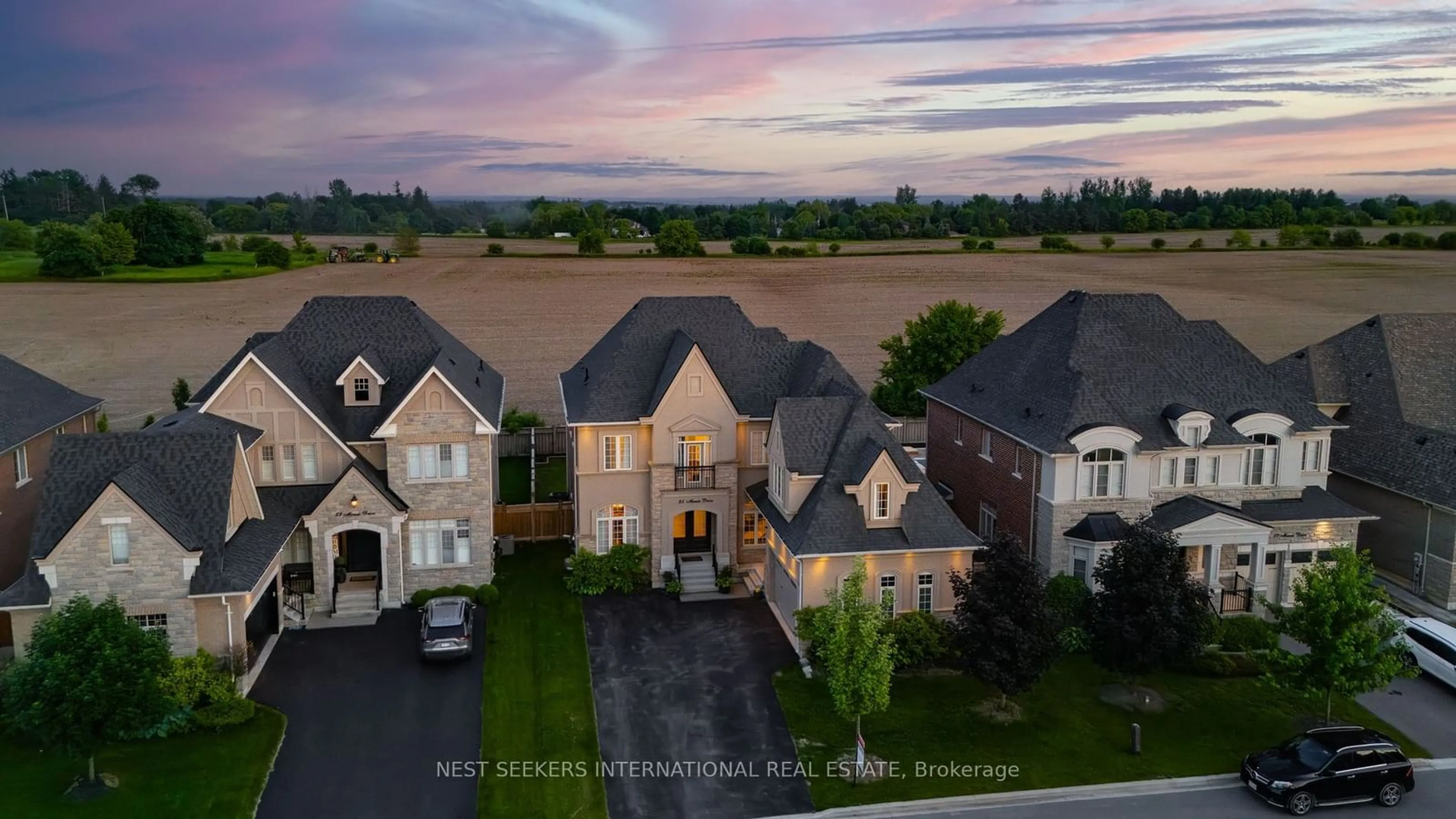 Frontside or backside of a home, the street view for 25 Munsie Dr, King Ontario L7B 0N8